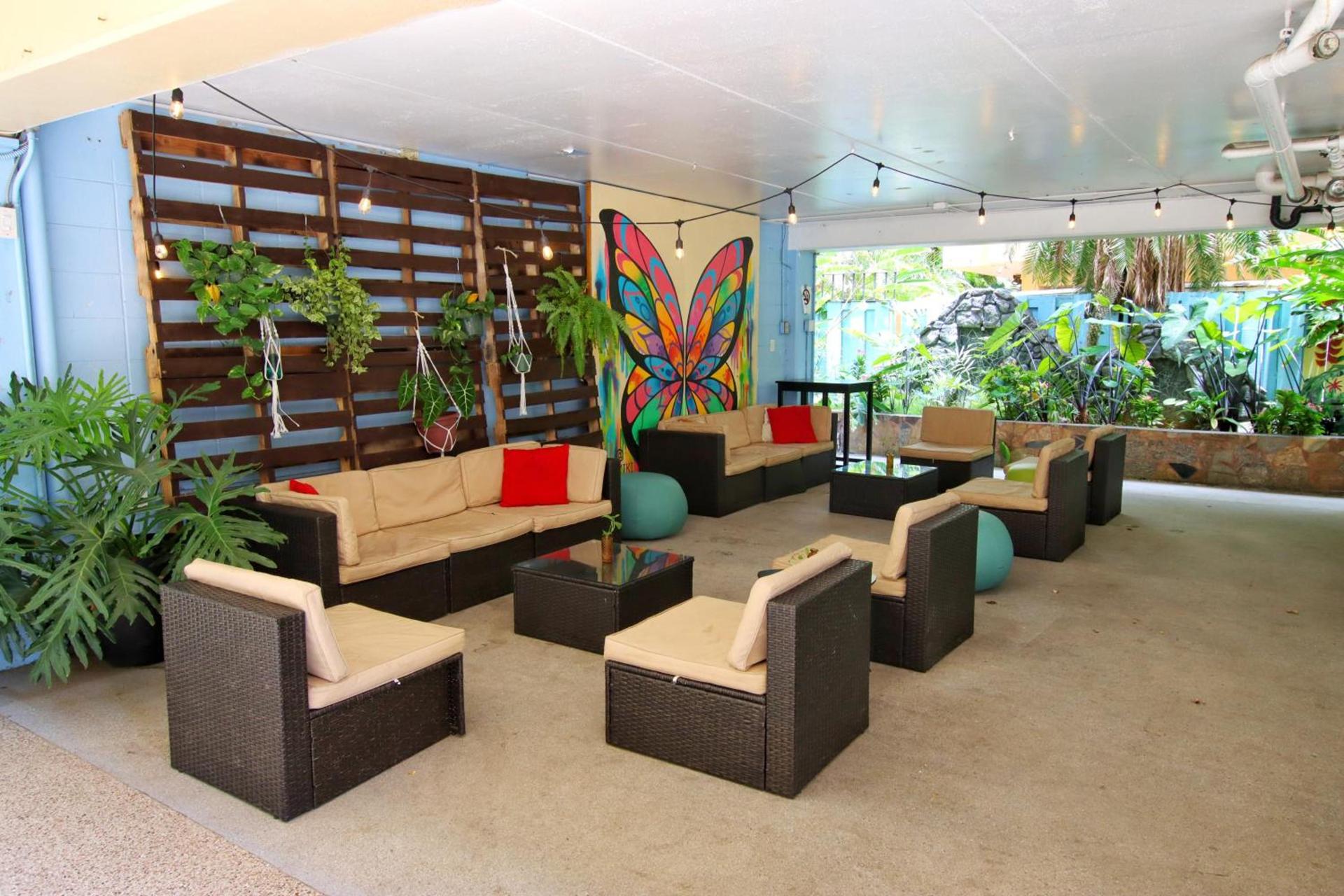 Waikiki Beachside Hostel photo 40