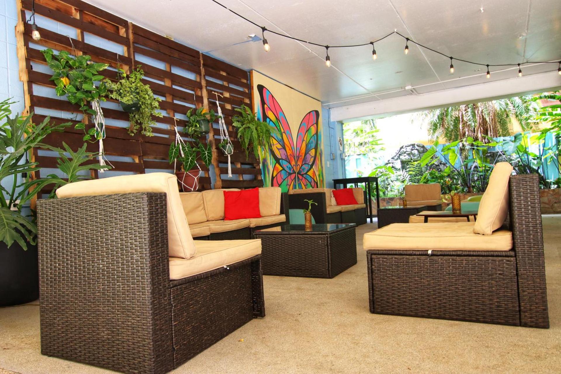 Waikiki Beachside Hostel photo 81