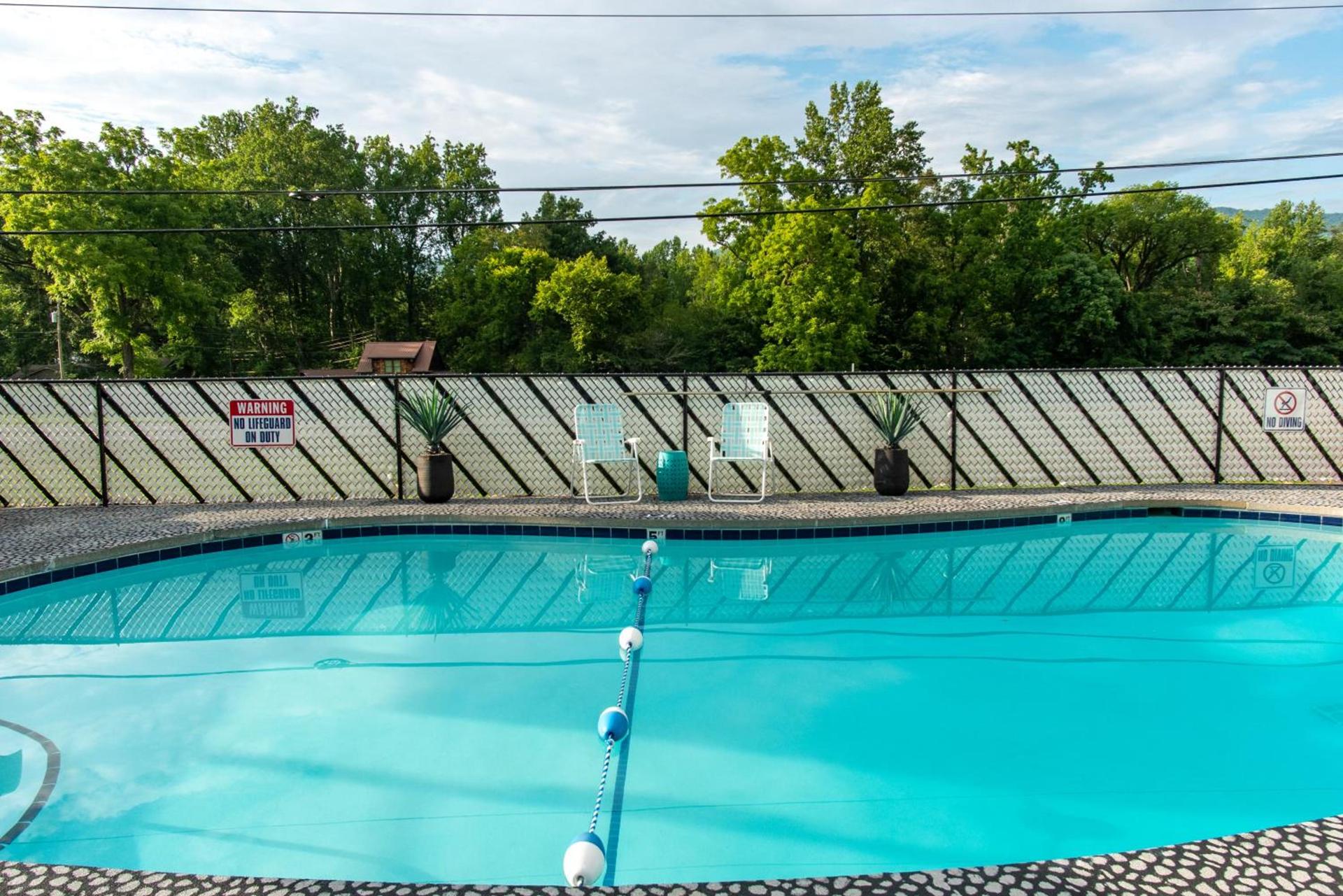 Townsend River Breeze Inn photo 41