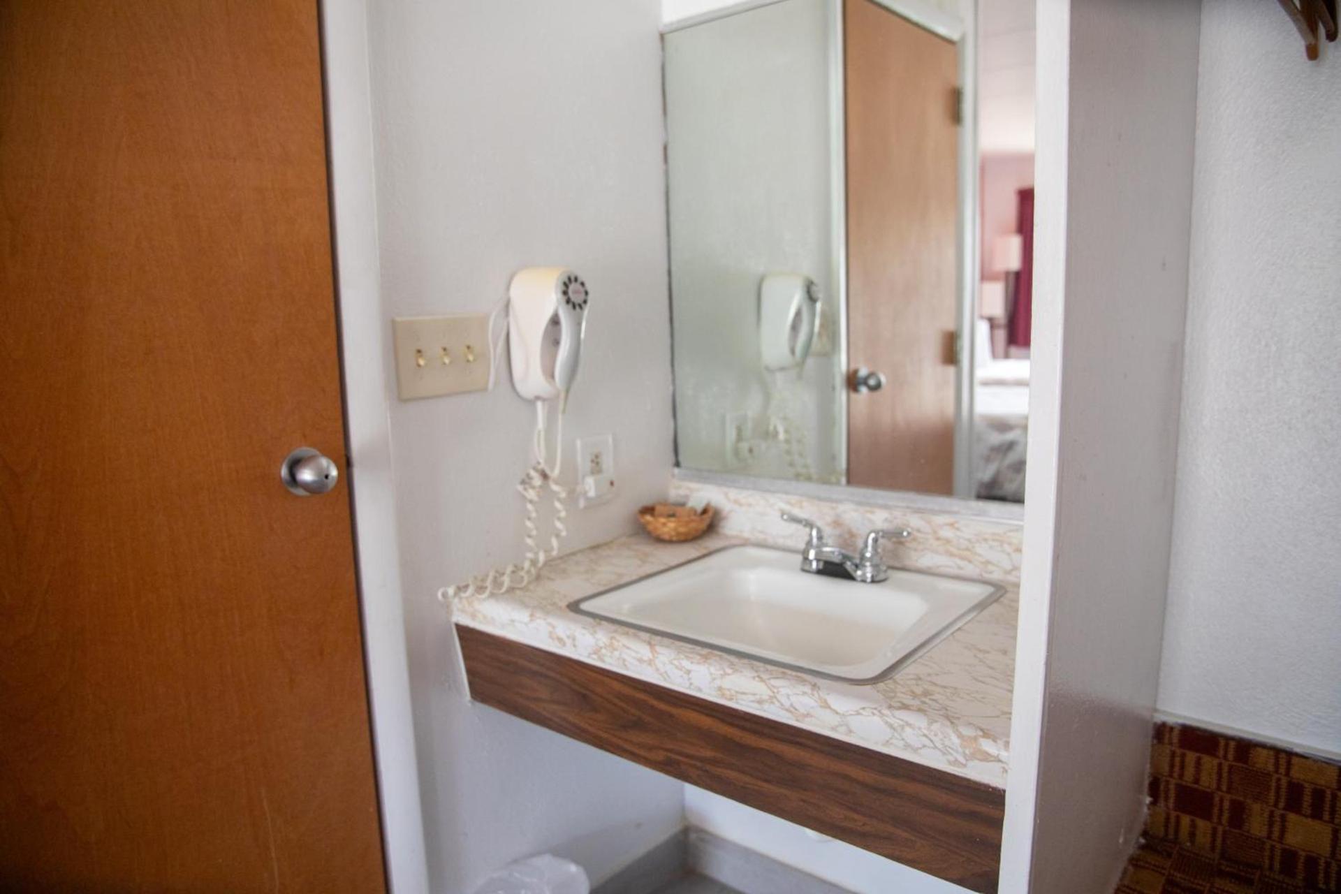 Americas Best Value Inn Vandalia photo 6