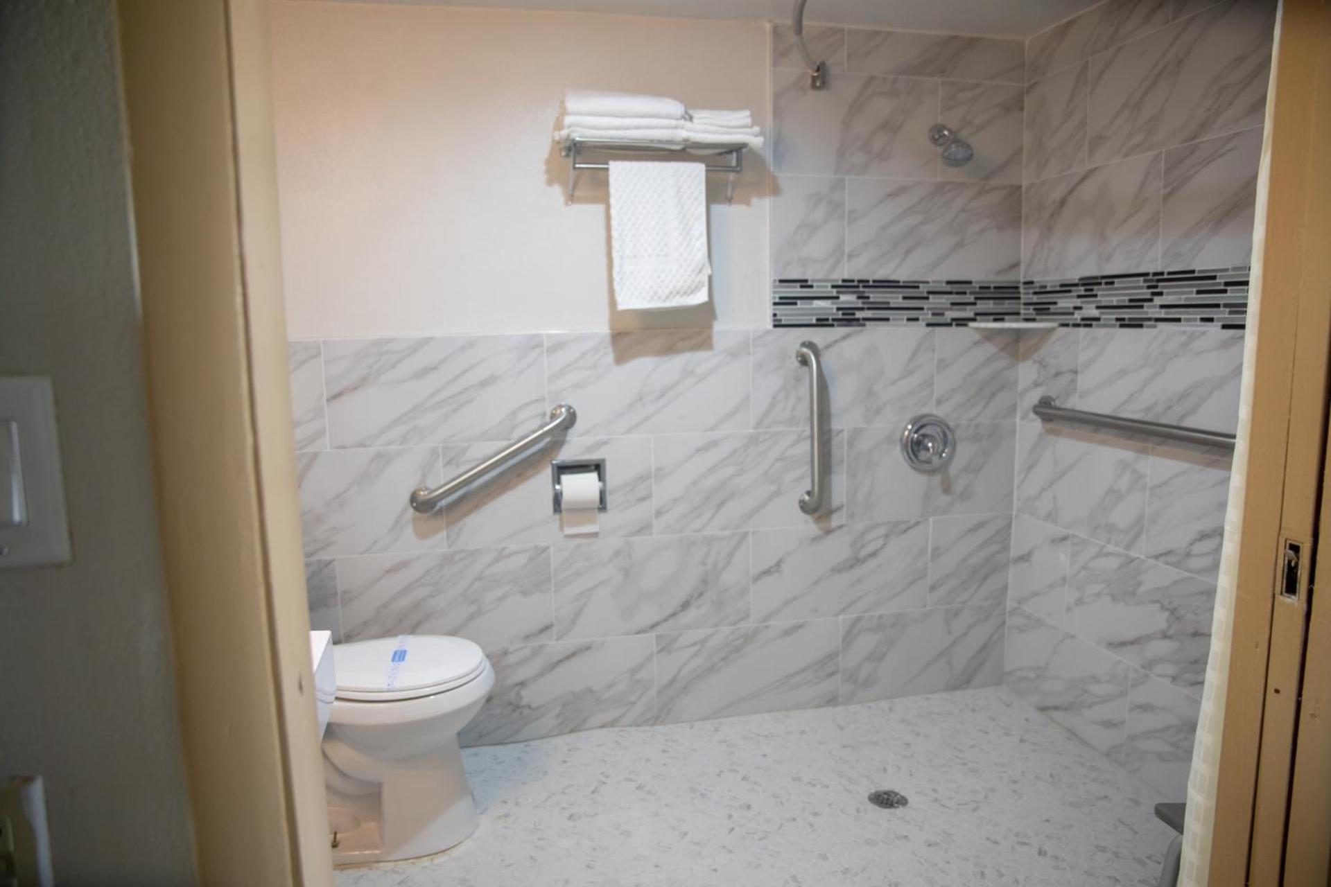 Americas Best Value Inn Vandalia photo 8