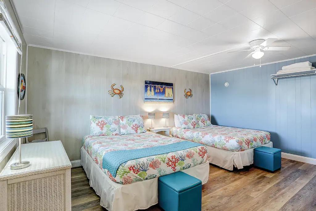 ON ISLAND Ocean View Beachy Studio in Campy 1970s Converted Motel photo 18