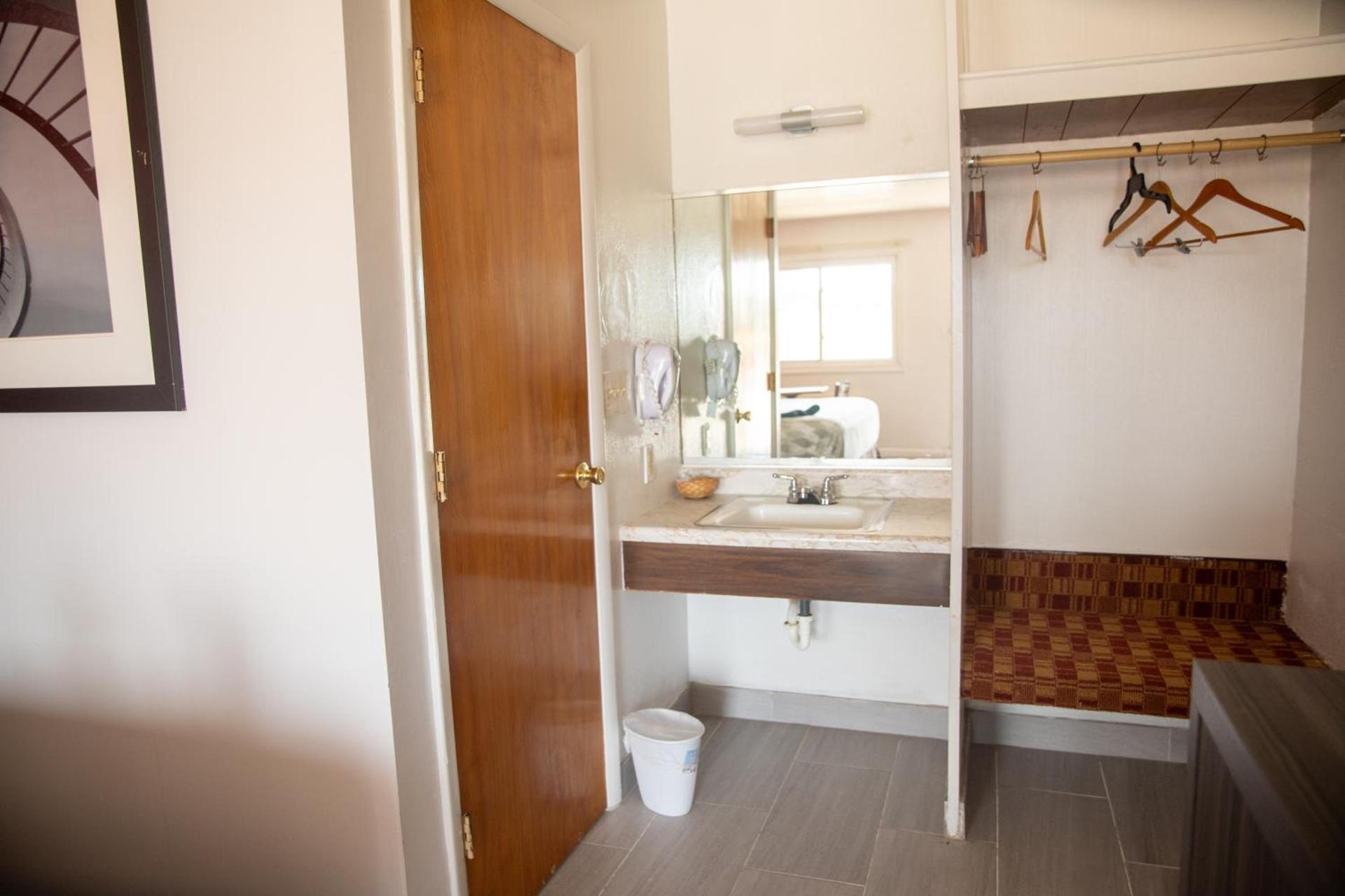Americas Best Value Inn Vandalia photo 12