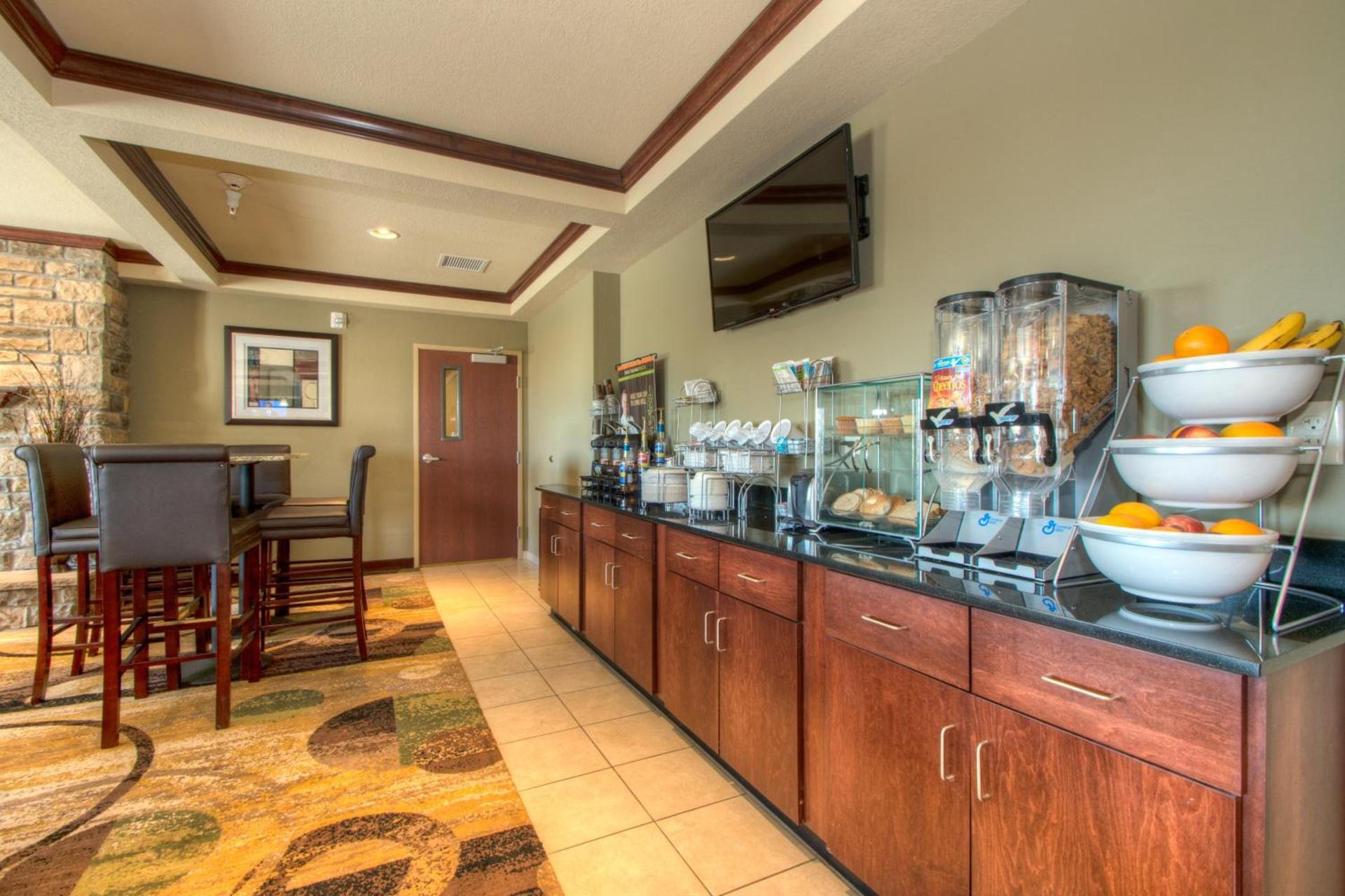 Cobblestone Inn & Suites - Holyoke photo 20