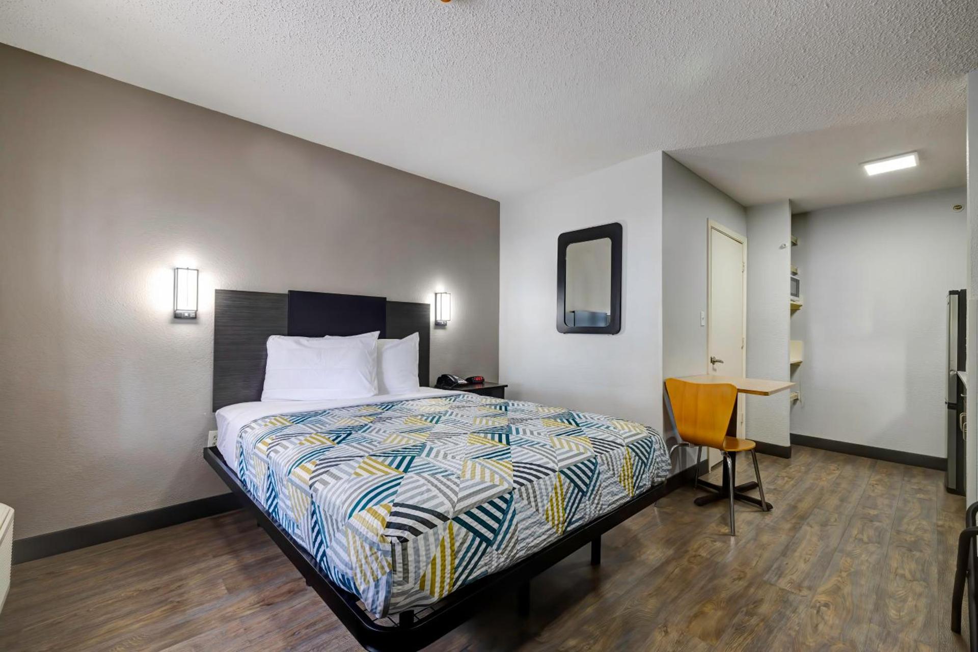 Studio 6-Arlington, TX - South - Dallas photo 11