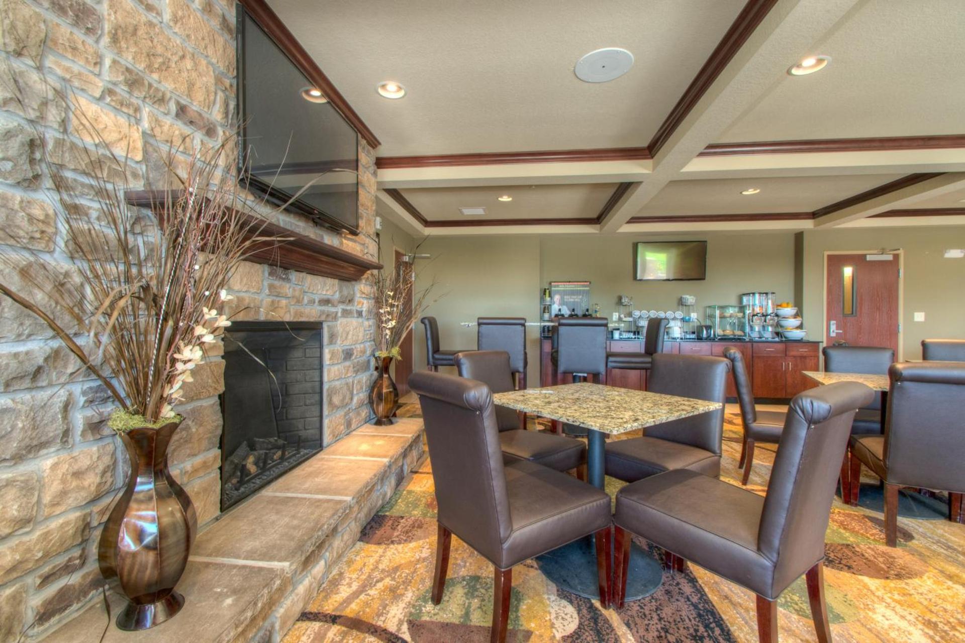 Cobblestone Inn & Suites - Holyoke photo 30