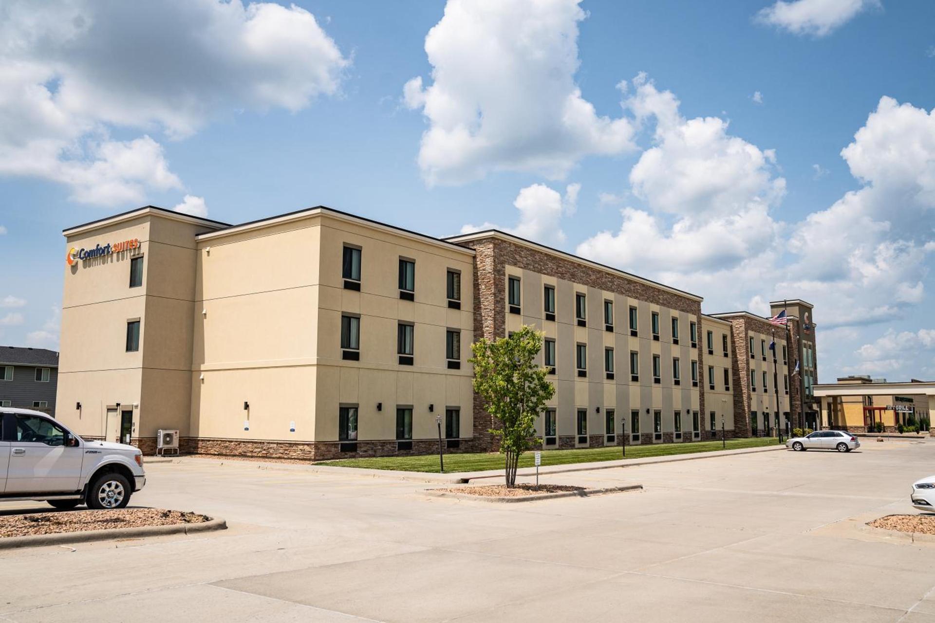 Comfort Suites University Brookings photo 41