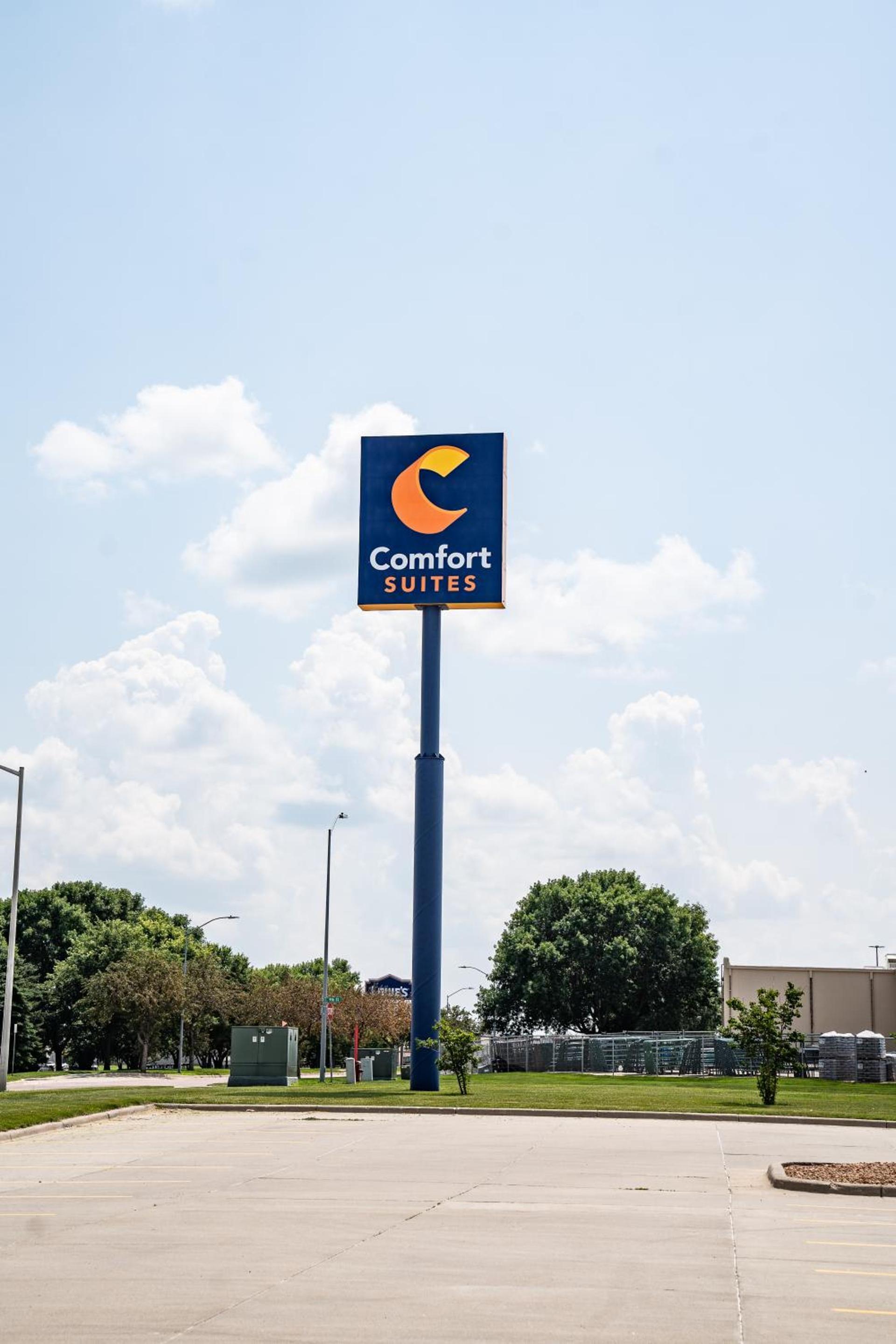 Comfort Suites University Brookings photo 39