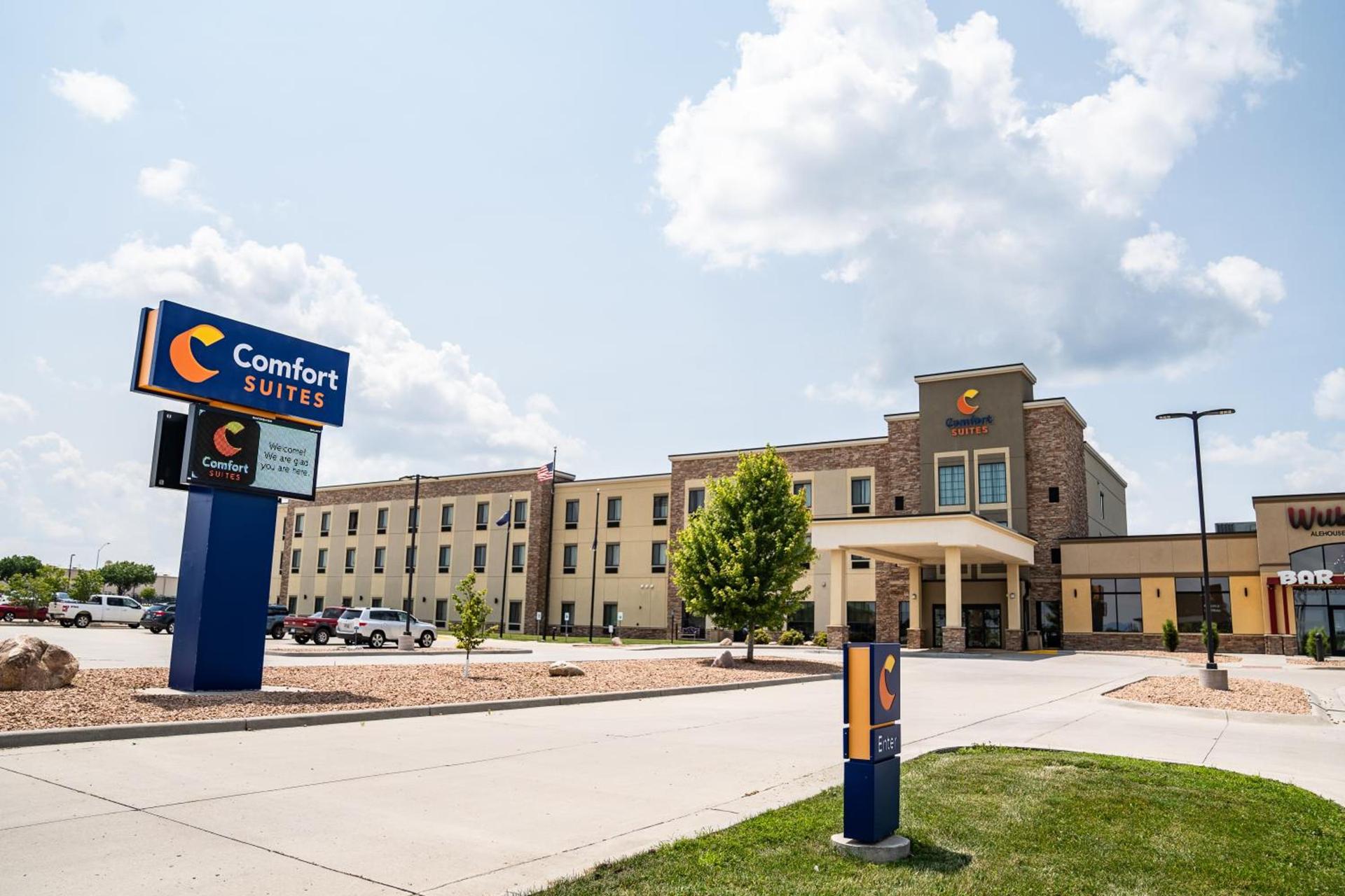 Comfort Suites University Brookings photo 37