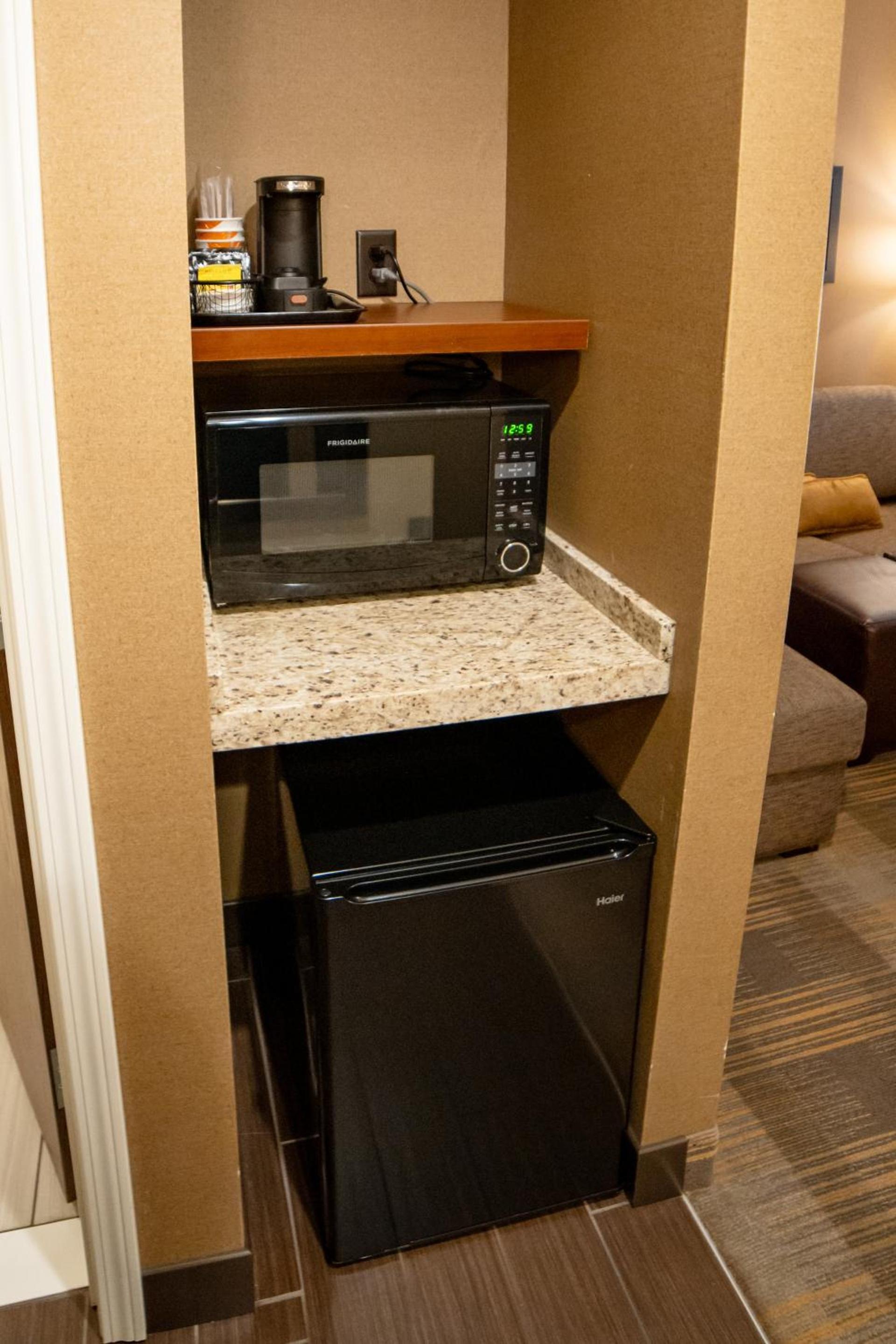 Comfort Suites University Brookings photo 78
