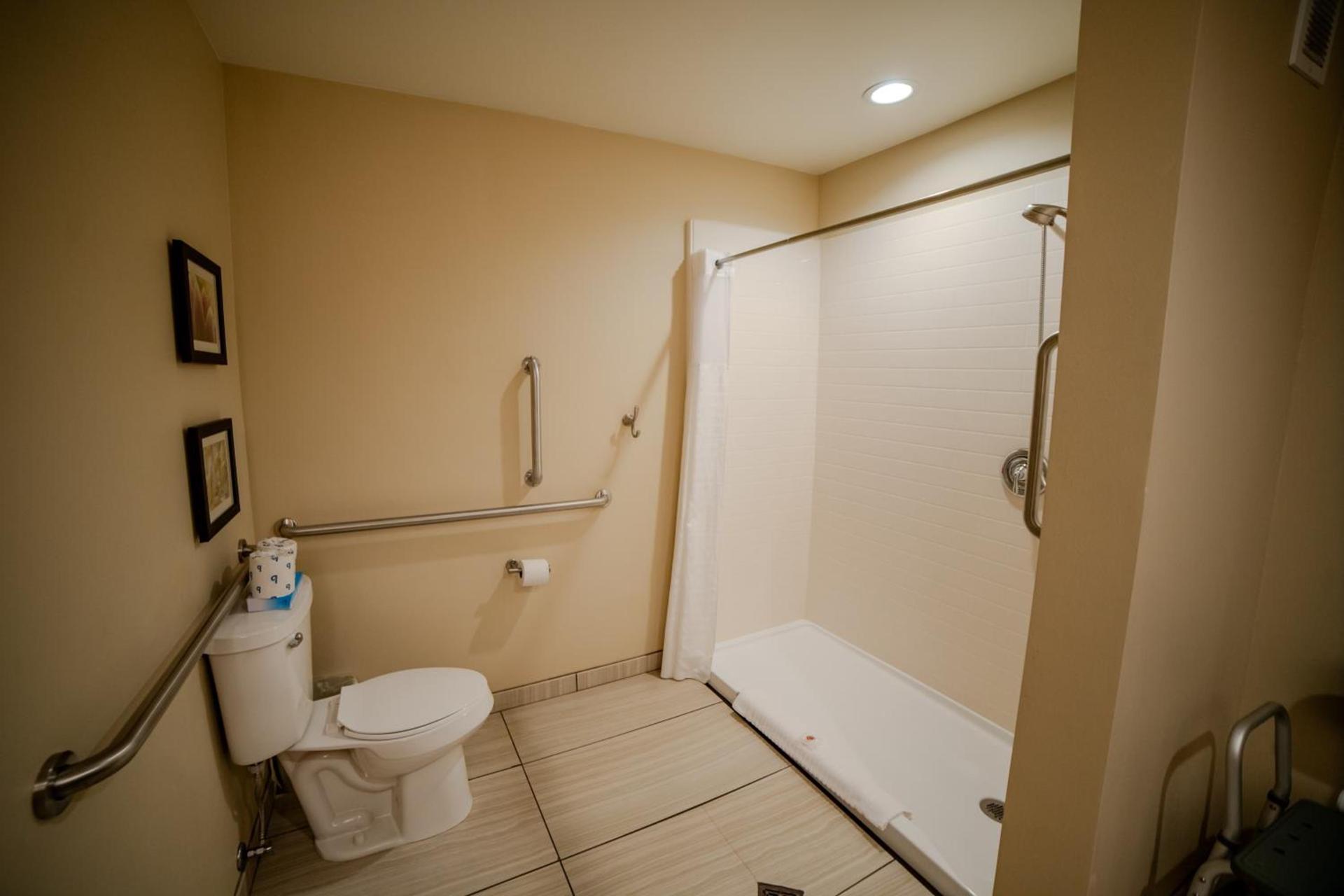 Comfort Suites University Brookings photo 65