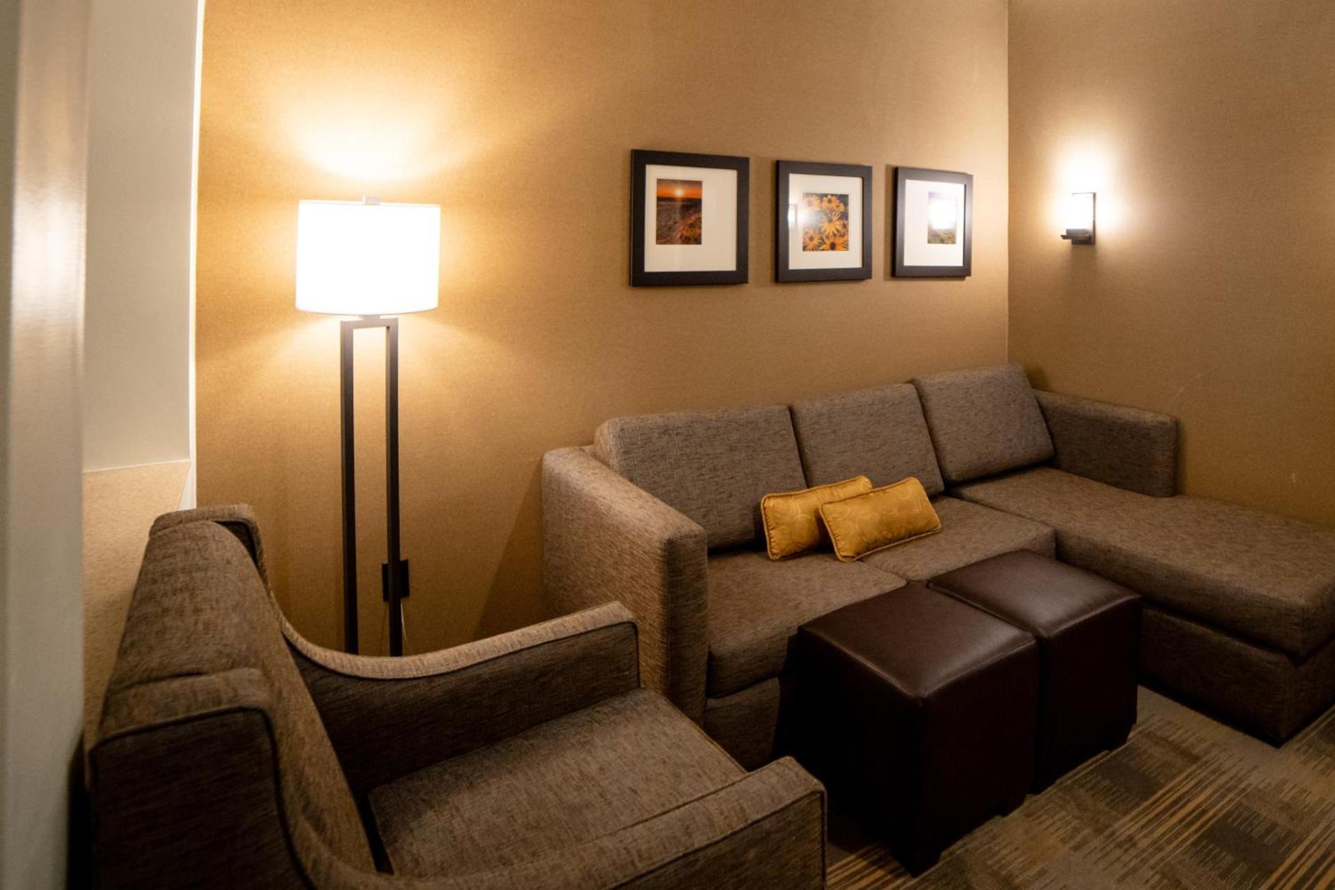 Comfort Suites University Brookings photo 49