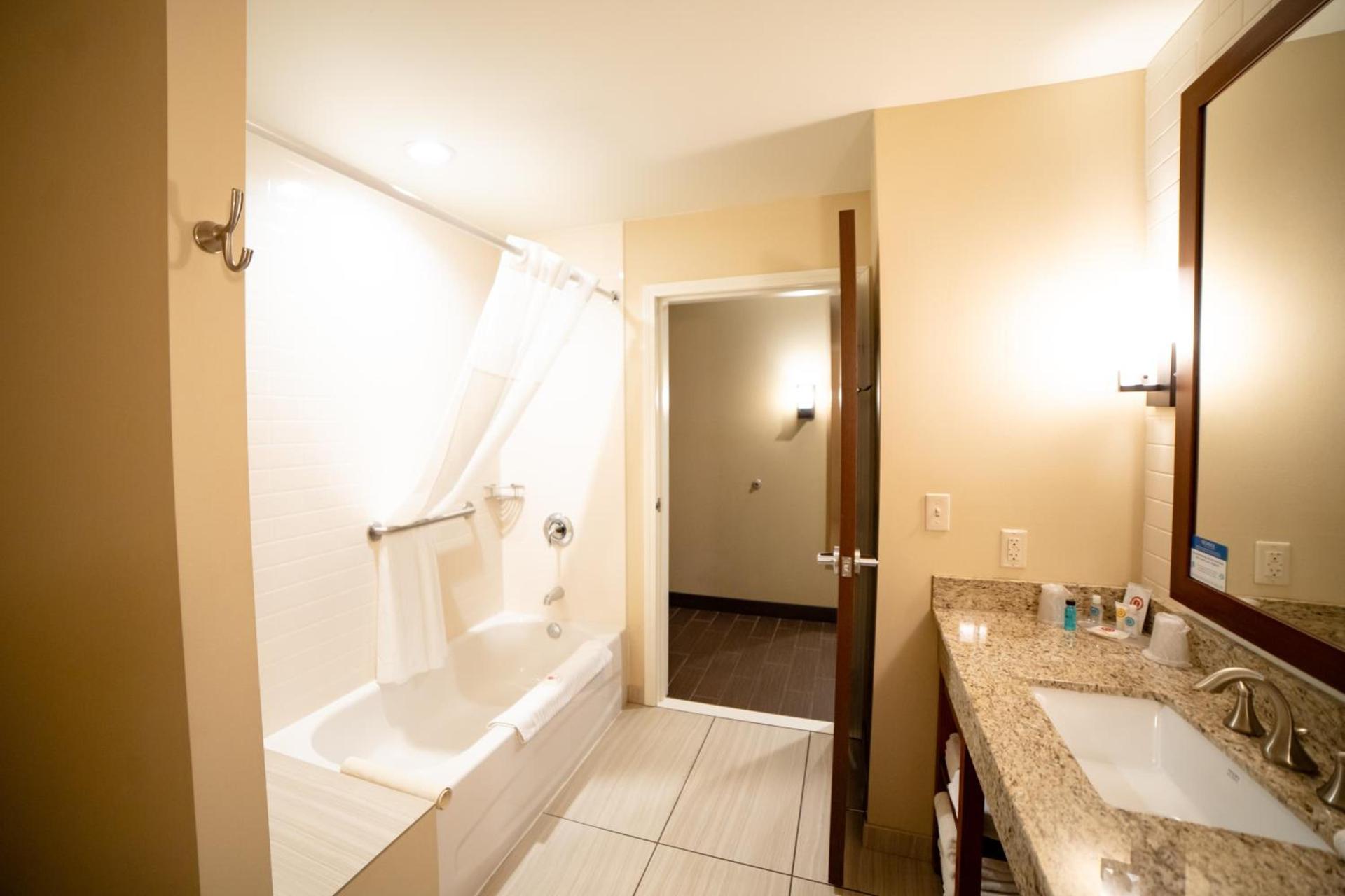 Comfort Suites University Brookings photo 75