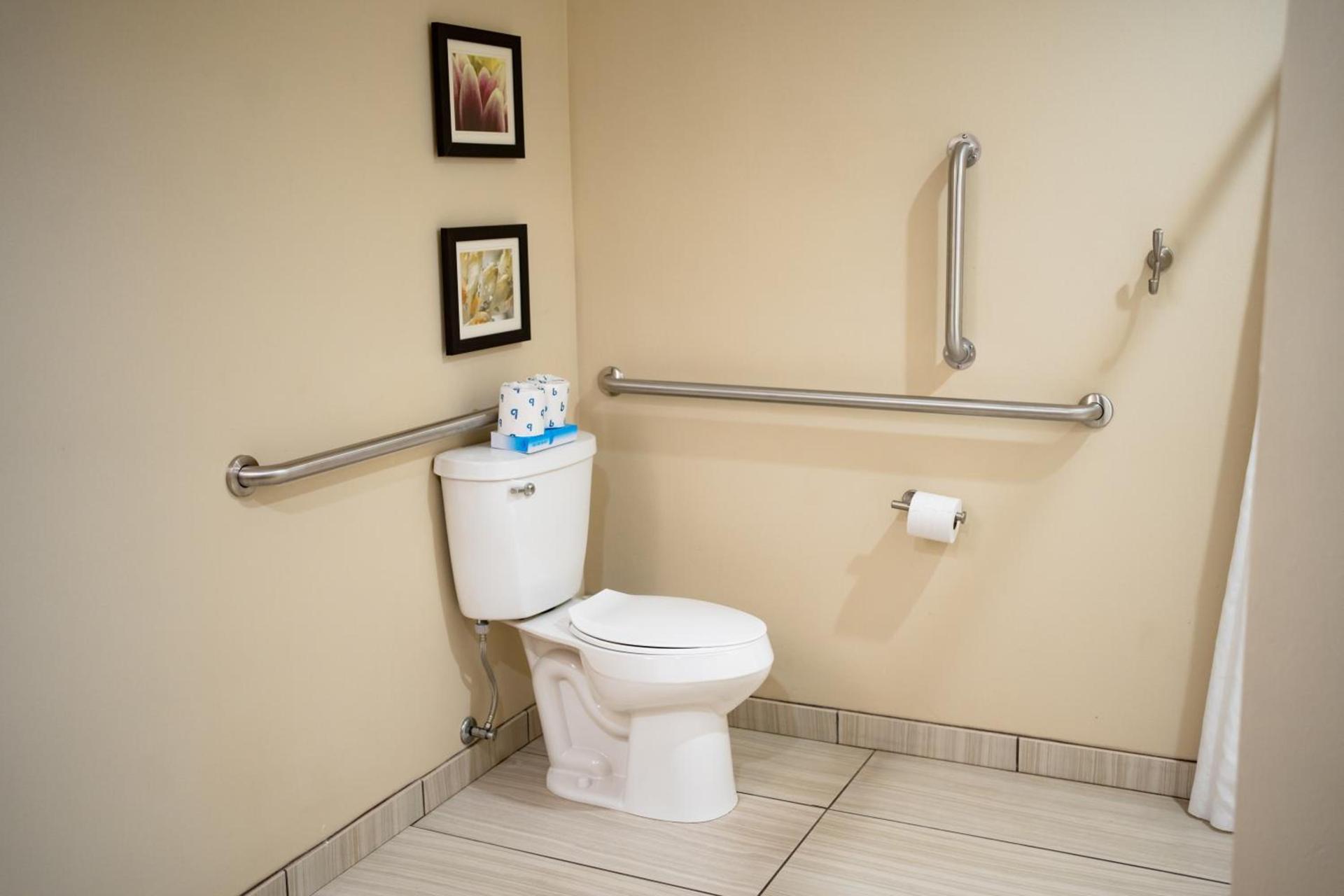 Comfort Suites University Brookings photo 54