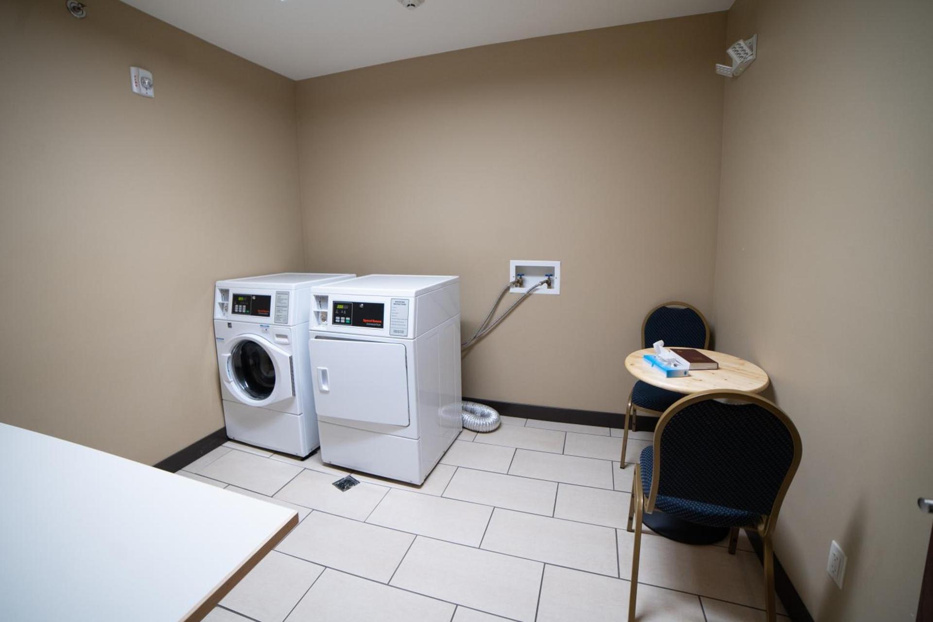 Comfort Suites University Brookings photo 64