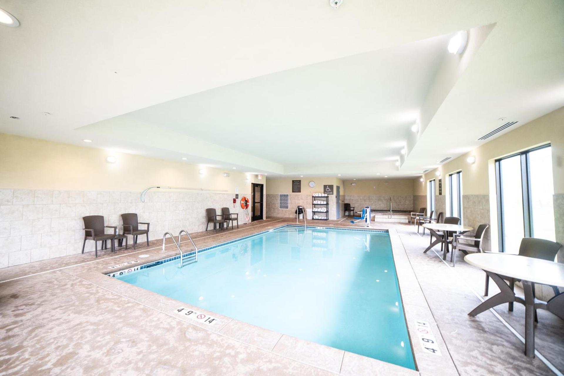 Comfort Suites University Brookings photo 61