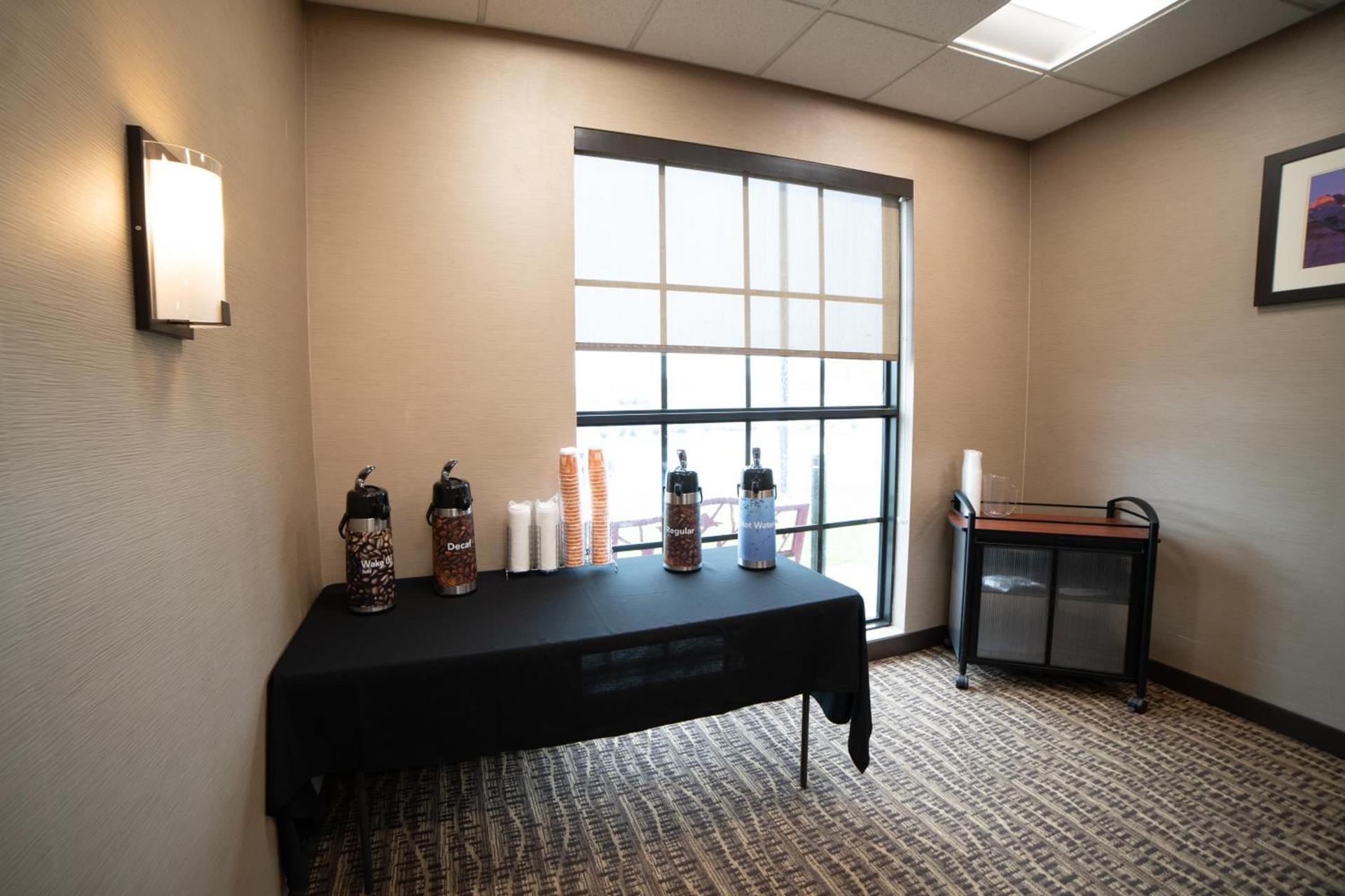 Comfort Suites University Brookings photo 71