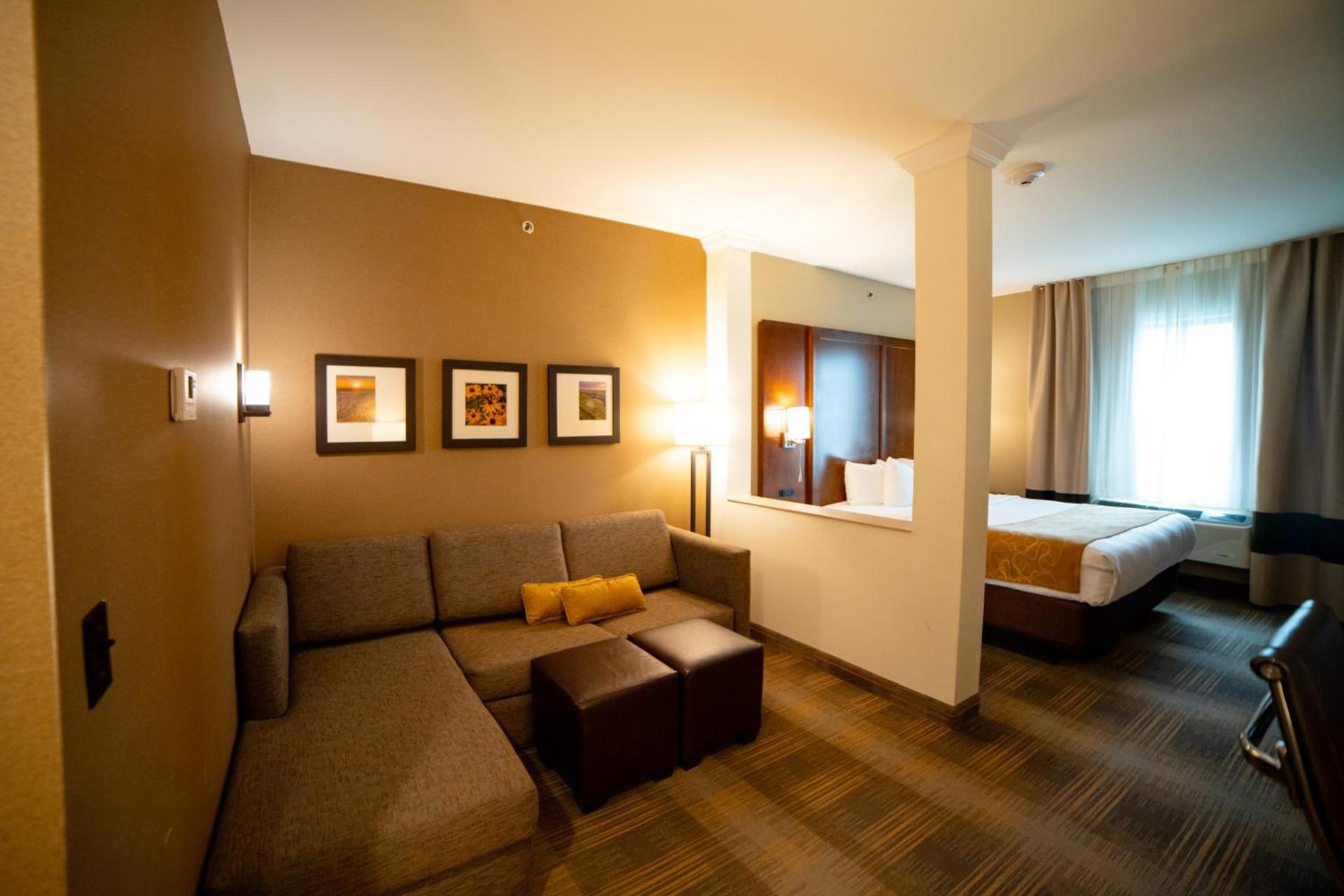 Comfort Suites University Brookings photo 68