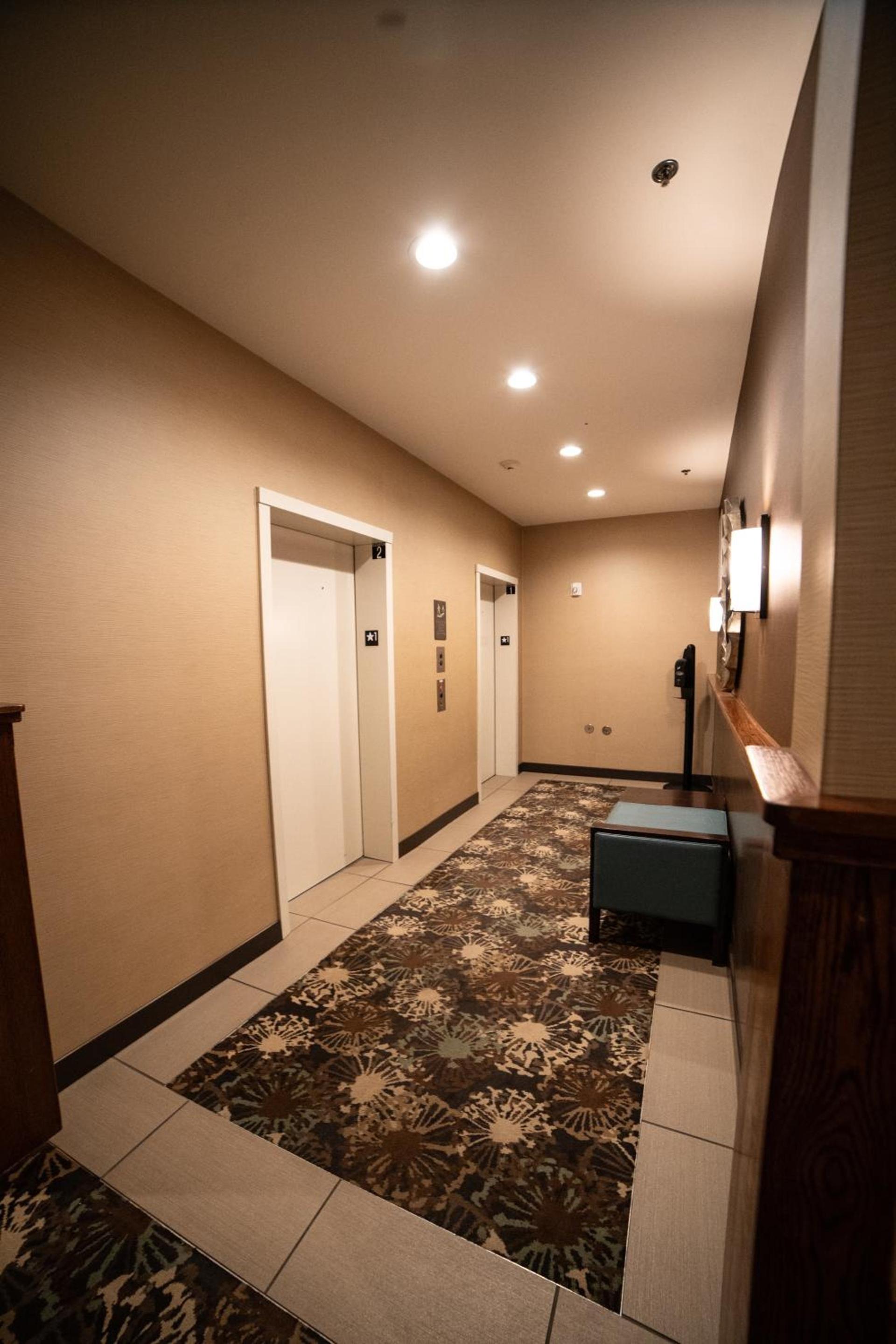 Comfort Suites University Brookings photo 79