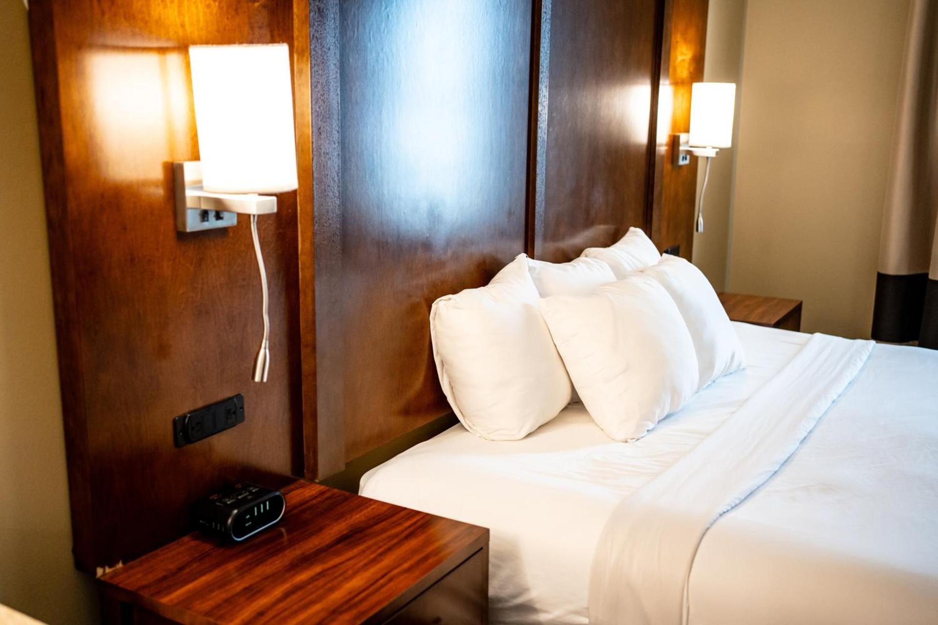 Comfort Suites University Brookings photo 81