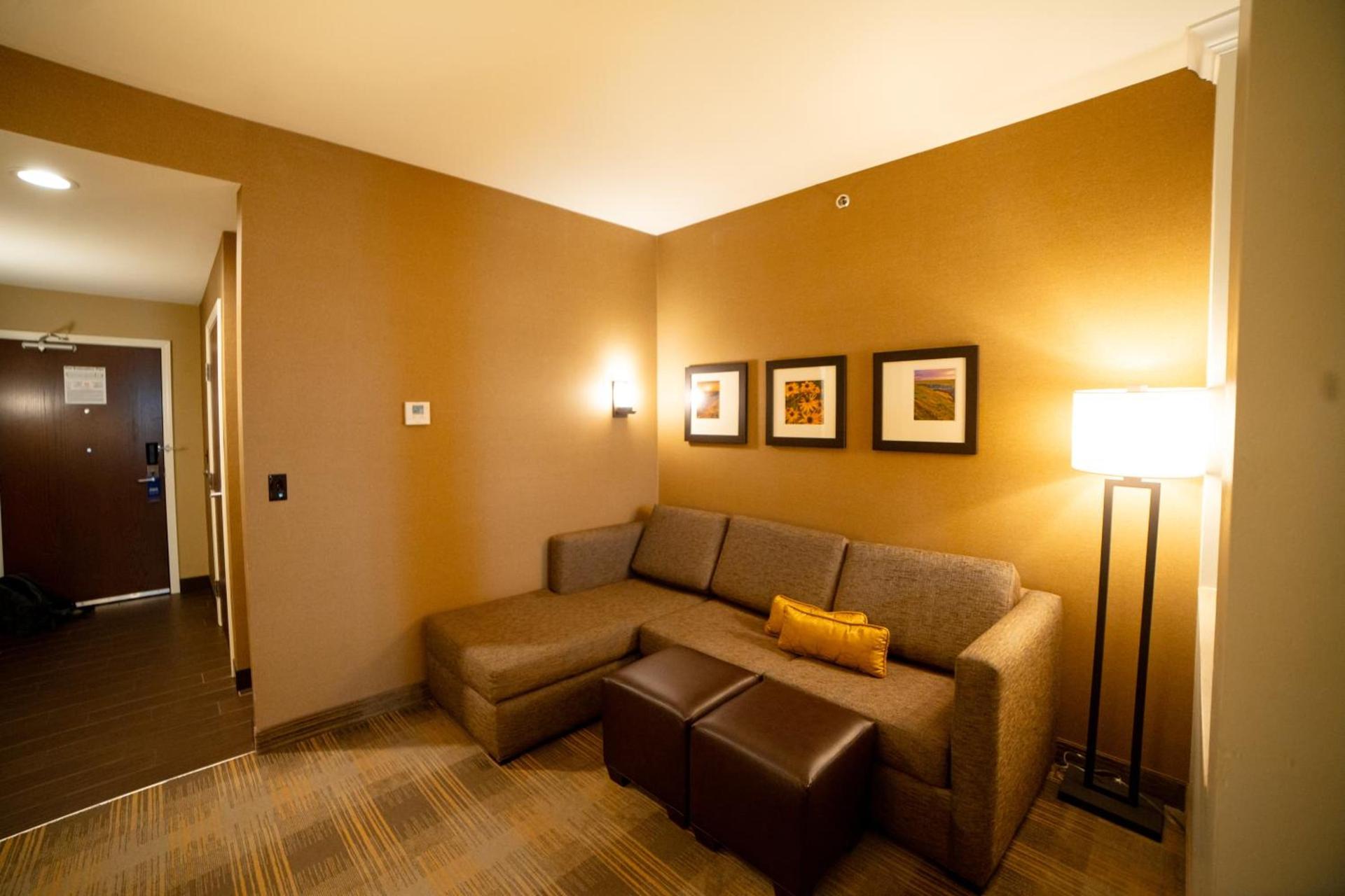 Comfort Suites University Brookings photo 83