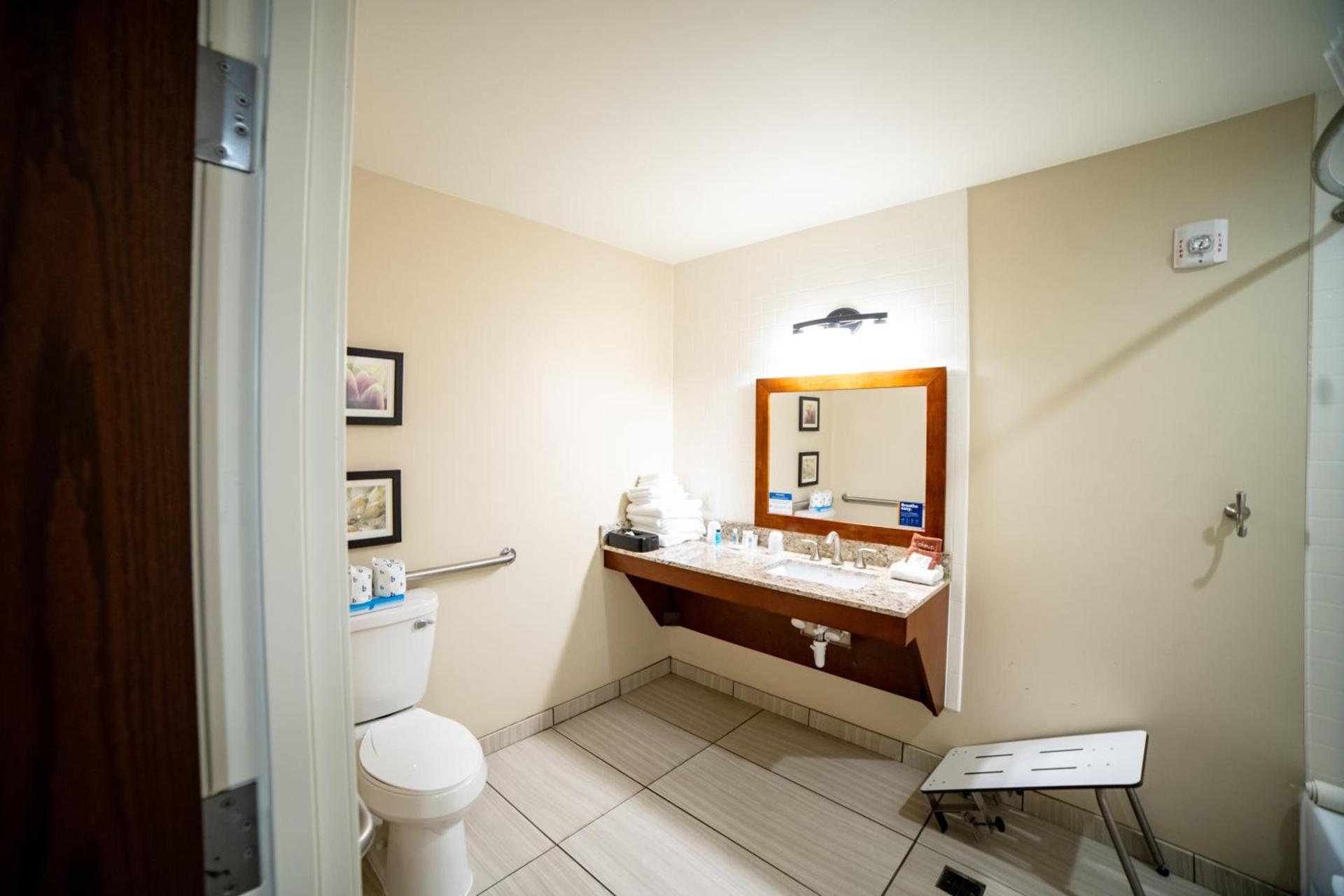 Comfort Suites University Brookings photo 84