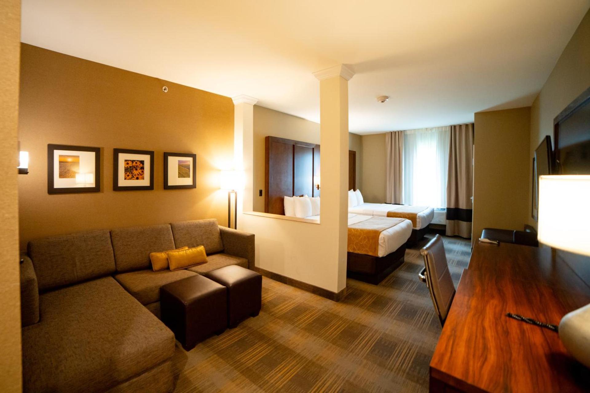Comfort Suites University Brookings photo 85