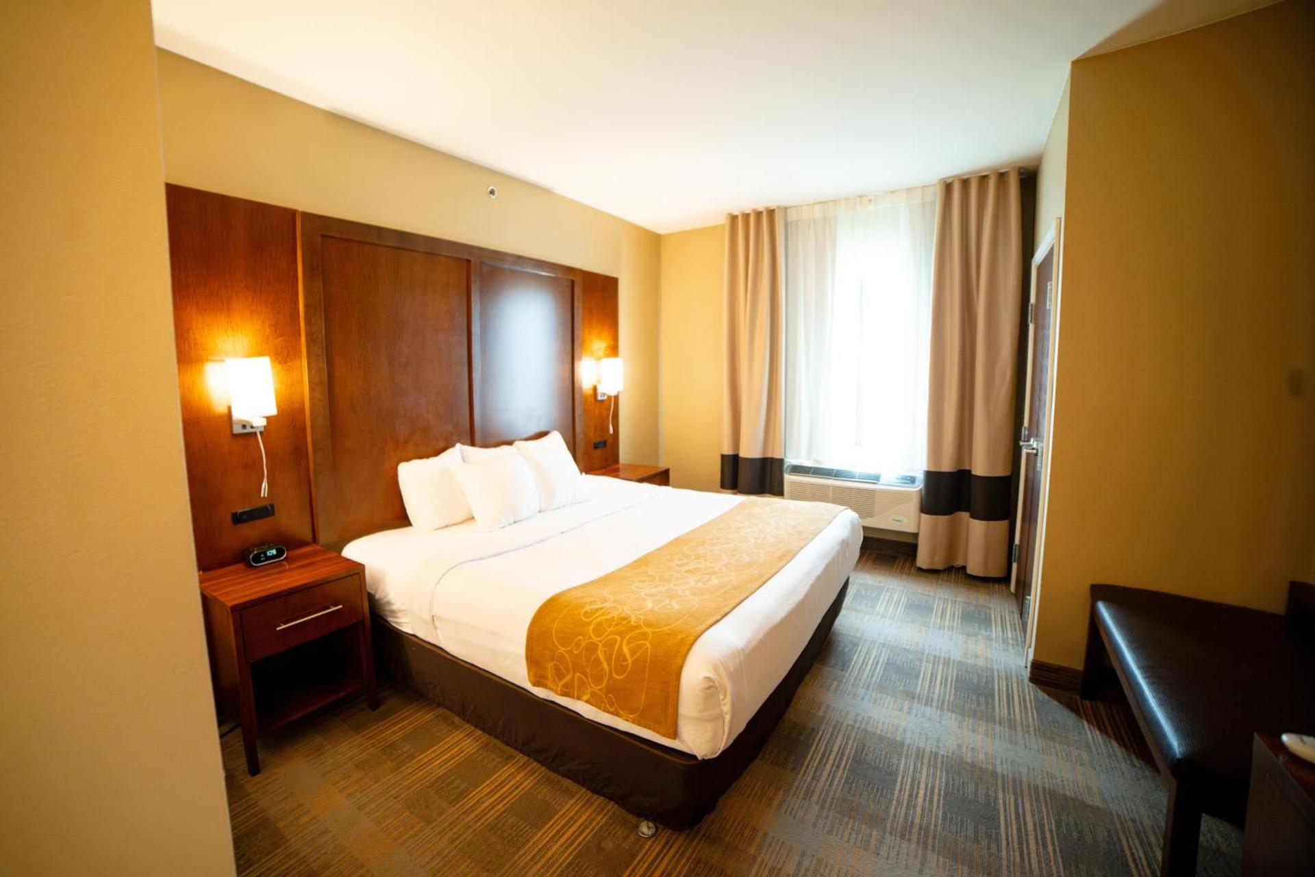 Comfort Suites University Brookings photo 86