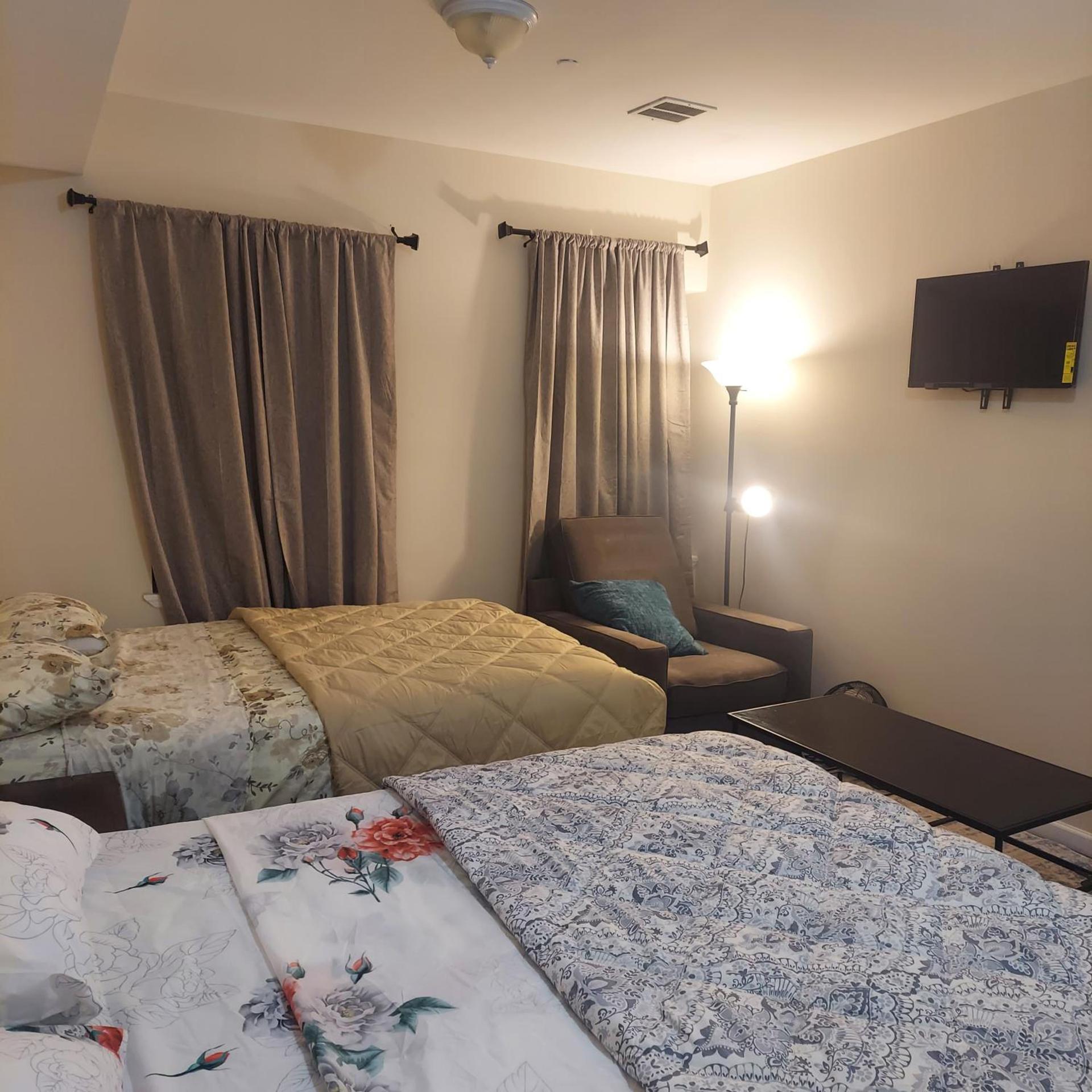 Double queen room 6 minutes walk to Penn station NYC EWR photo 11