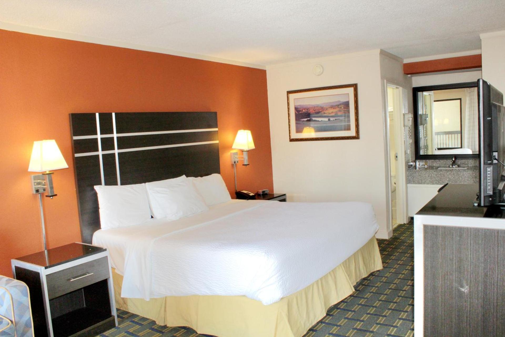 Days Inn by Wyndham Salem photo 17