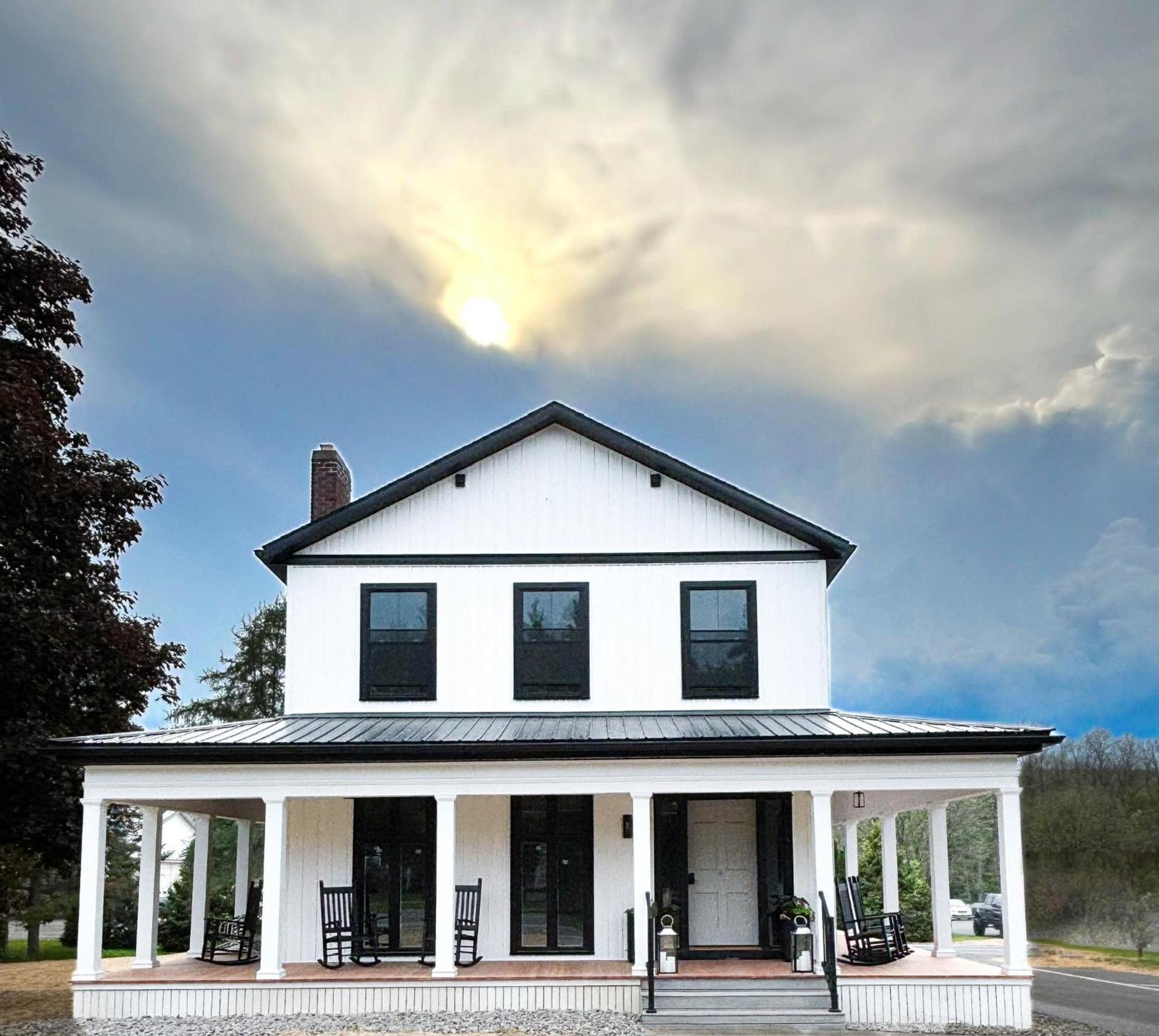 The White Creek Inn photo 1