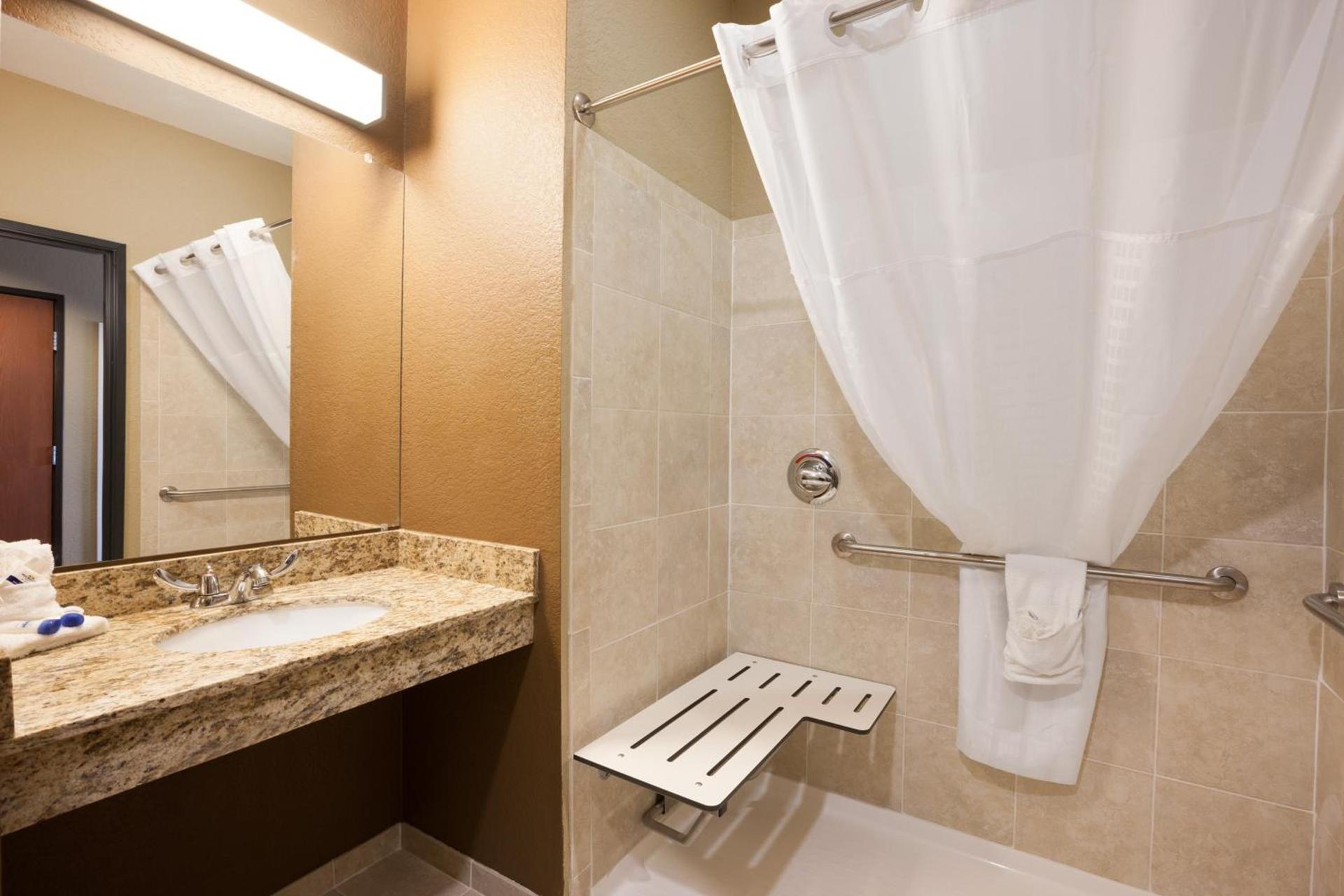 Microtel Inn & Suites Cotulla photo 12
