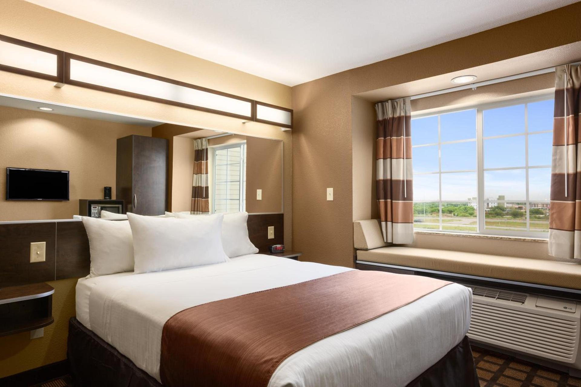 Microtel Inn & Suites Cotulla photo 4