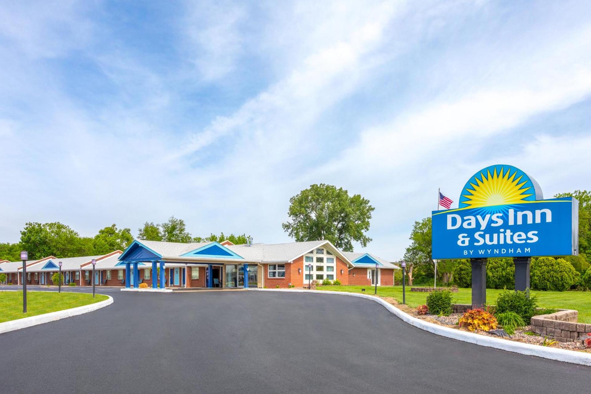 Days Inn by Wyndham Wauseon photo 33