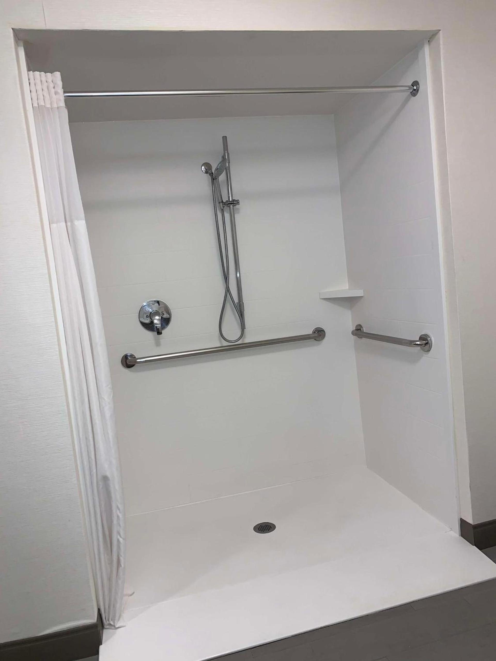 Hampton Inn & Suites Carson City photo 29