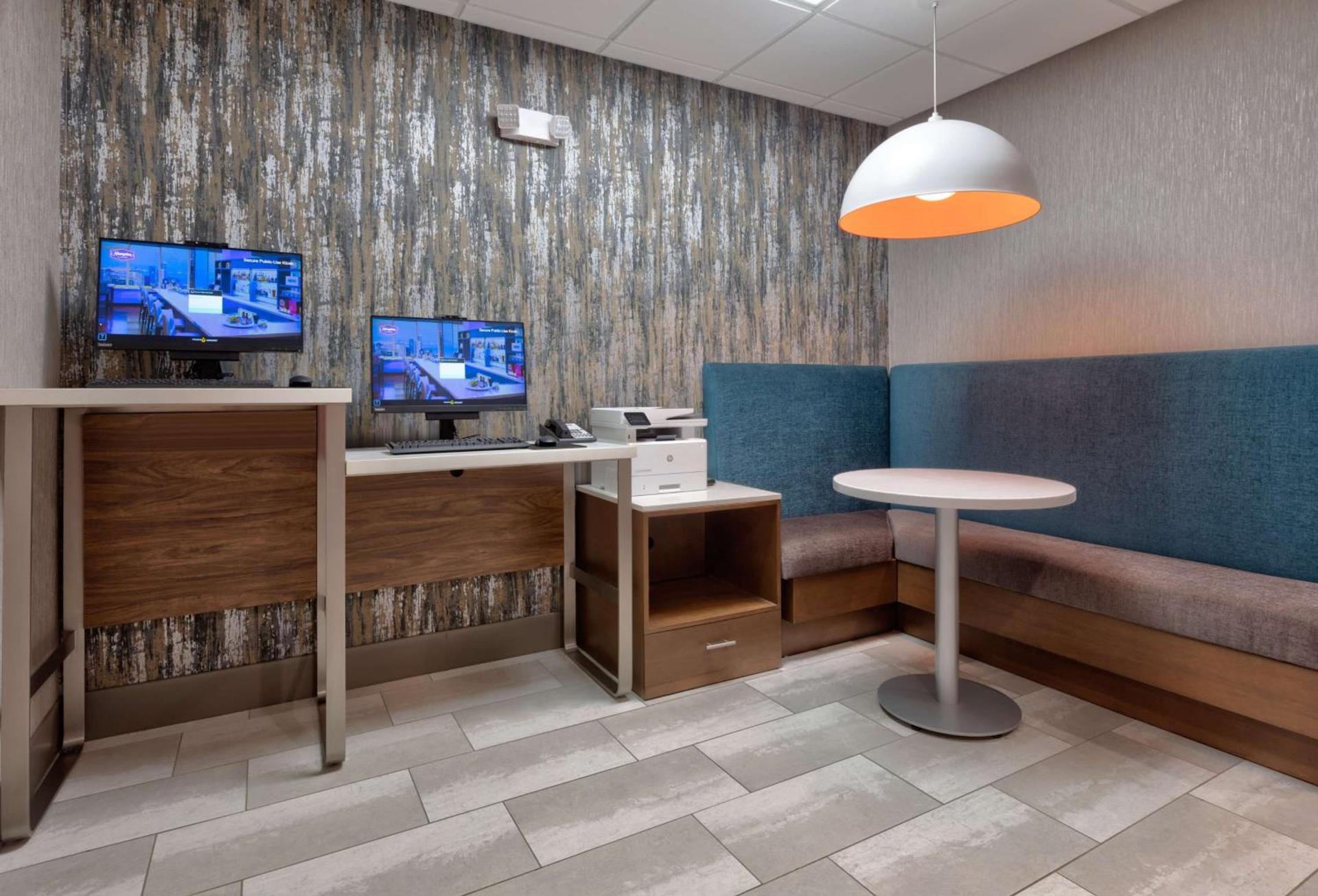 Hampton Inn Norfolk photo 18