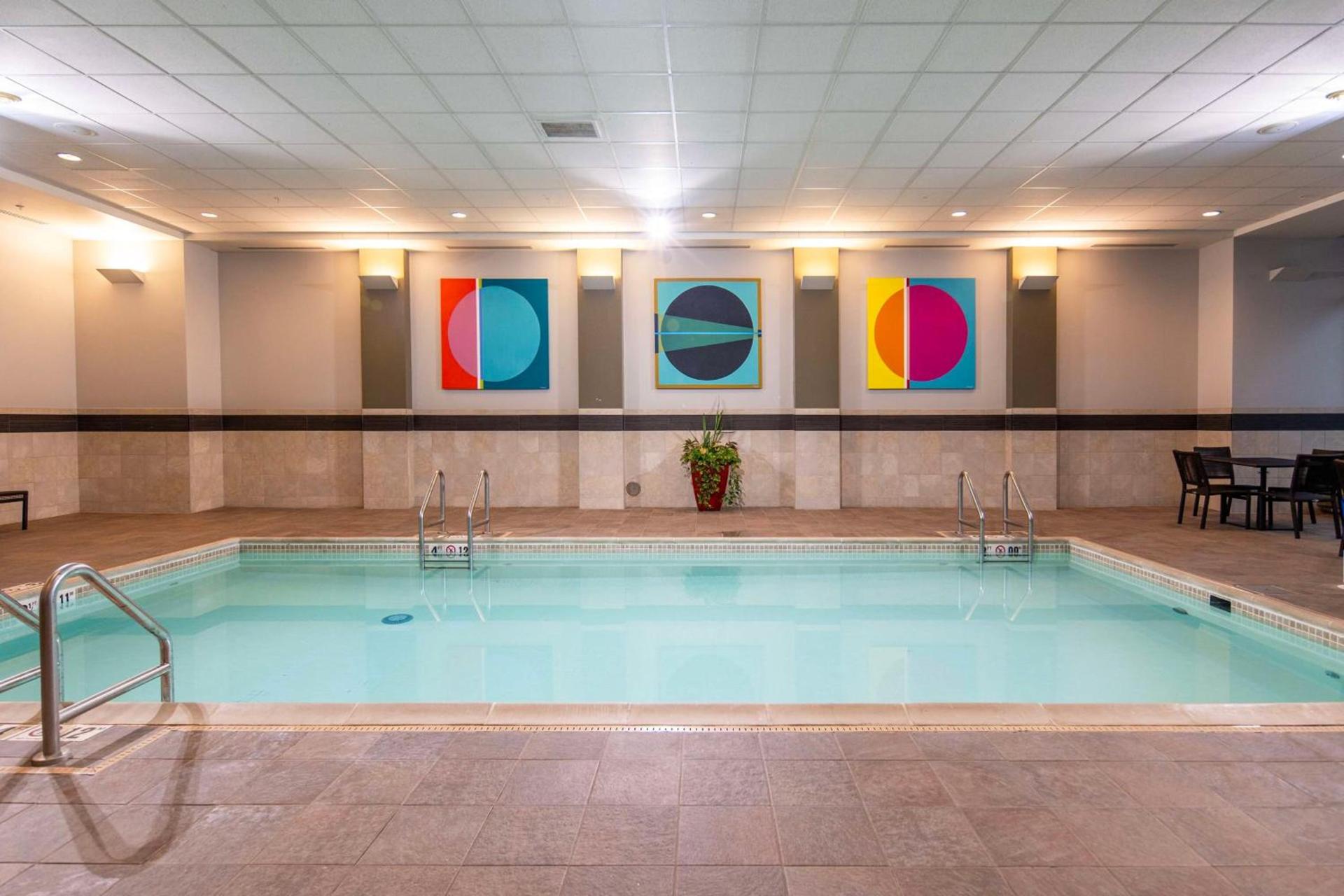 DoubleTree by Hilton Hotel Cedar Rapids Convention Complex photo 17