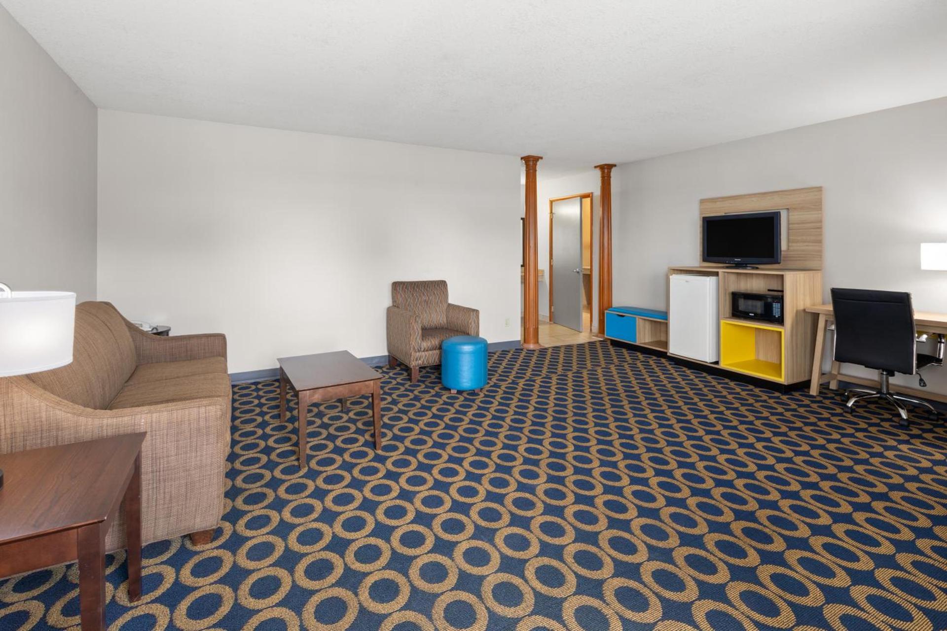 Days Inn by Wyndham Wauseon photo 40