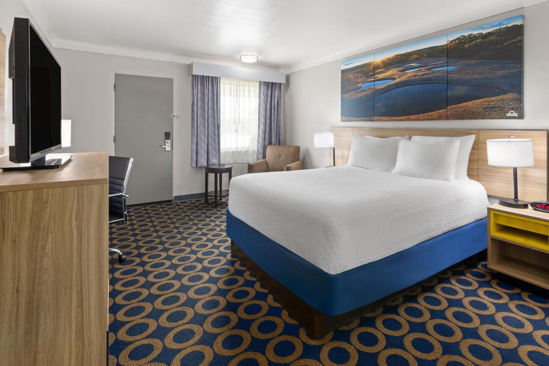 Days Inn by Wyndham Wauseon photo 46