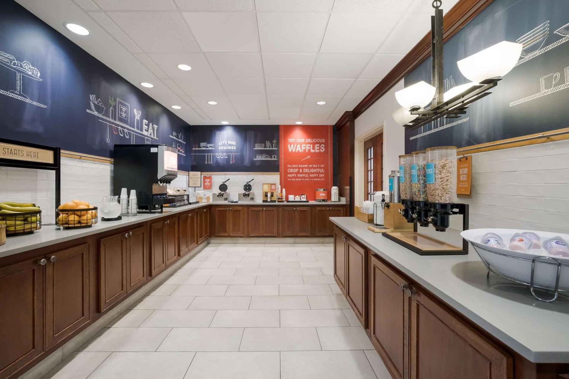 Hampton Inn McHenry photo 9