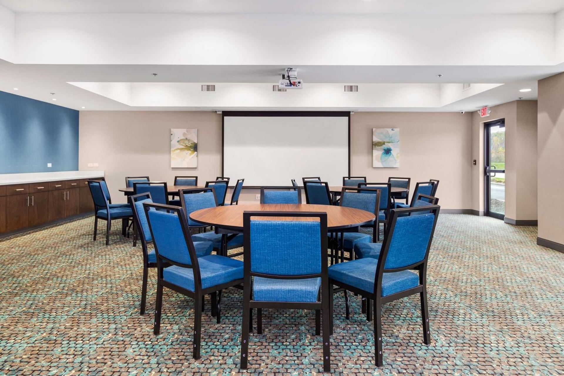 Hampton Inn Madison, OH photo 65