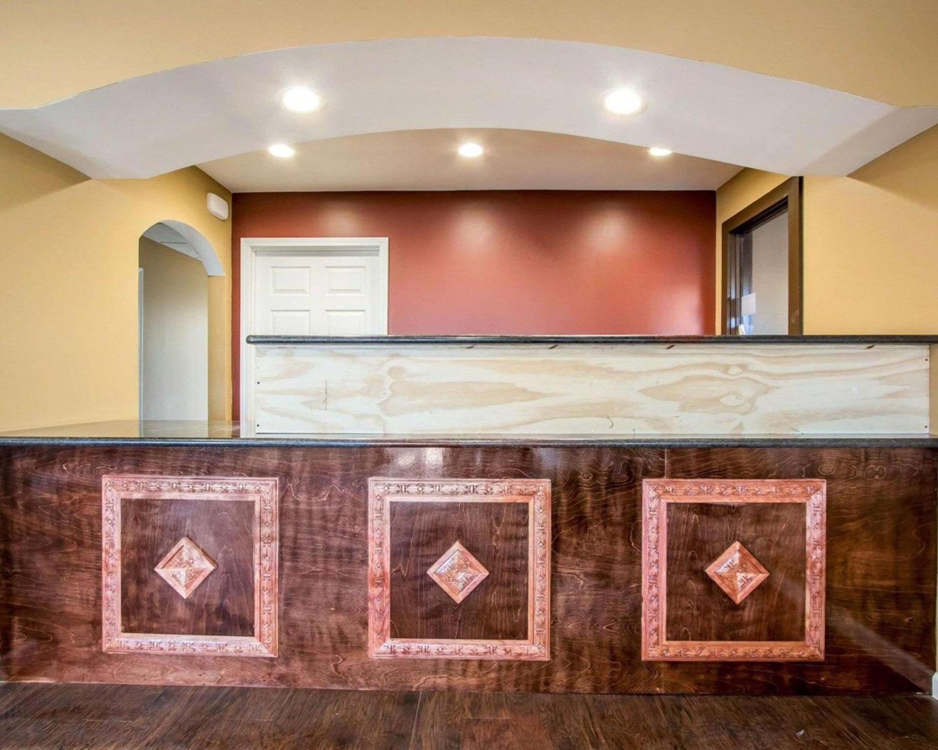 Rodeway Inn & Suites Brookhaven photo 5