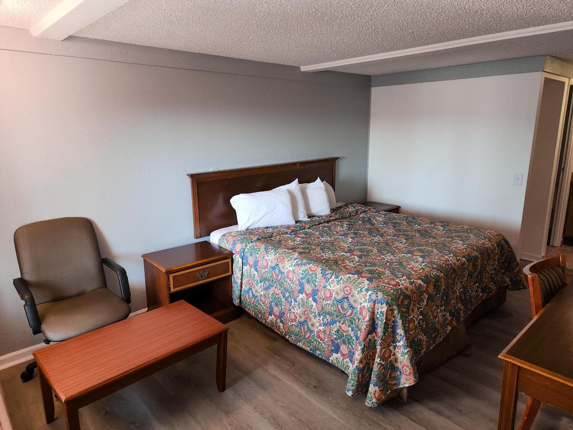 Rodeway Inn Auburn Hills - Detroit photo 7