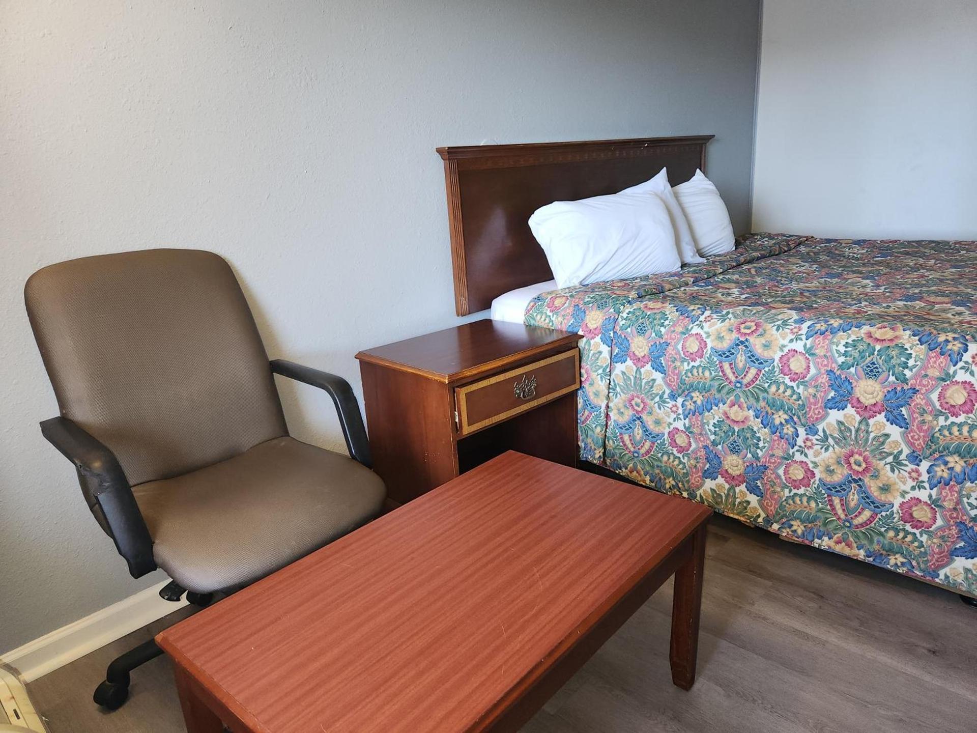 Rodeway Inn Auburn Hills - Detroit photo 5