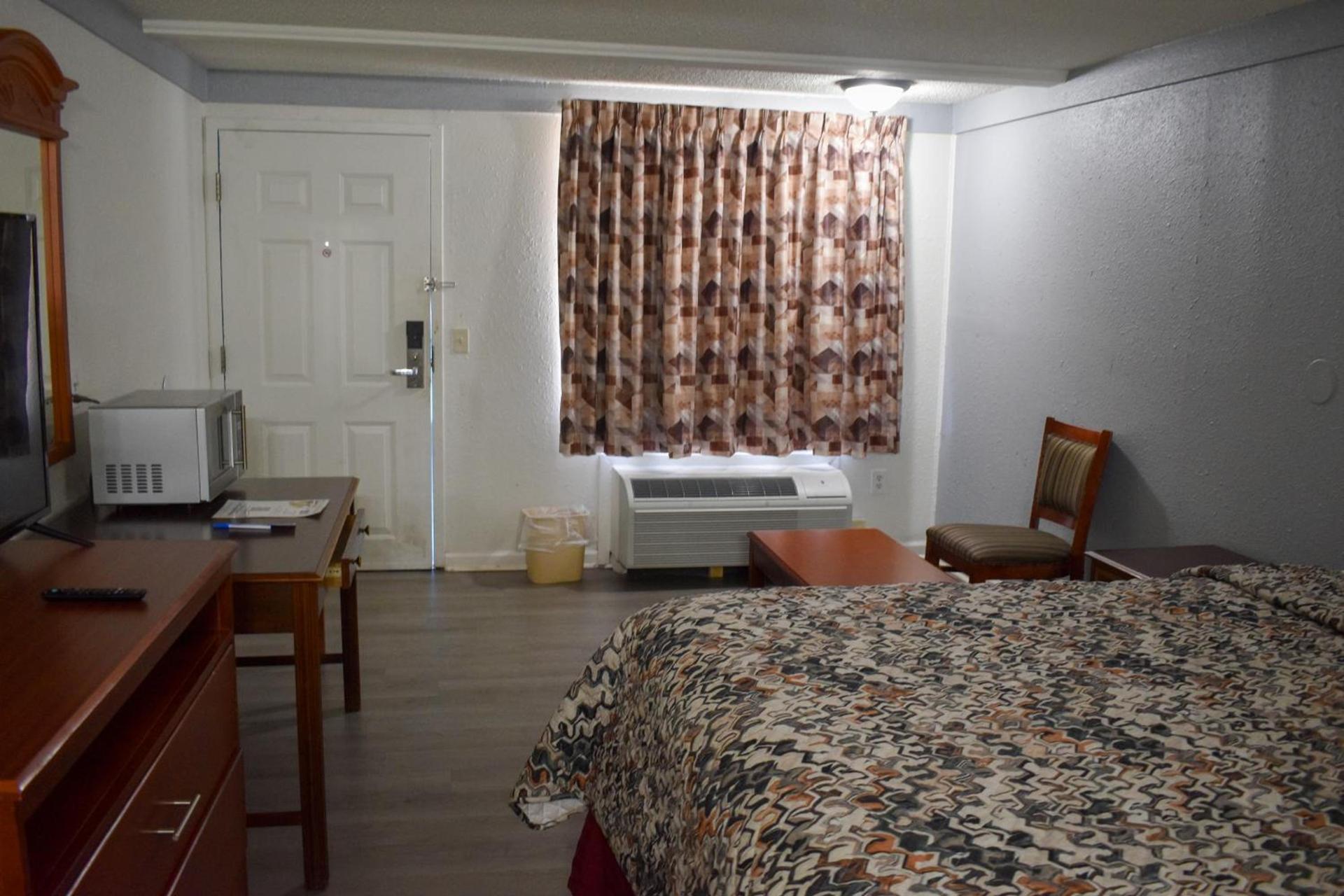 Rodeway Inn Auburn Hills - Detroit photo 9