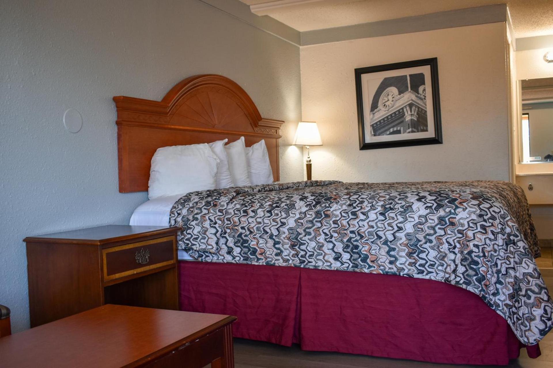 Rodeway Inn Auburn Hills - Detroit photo 16