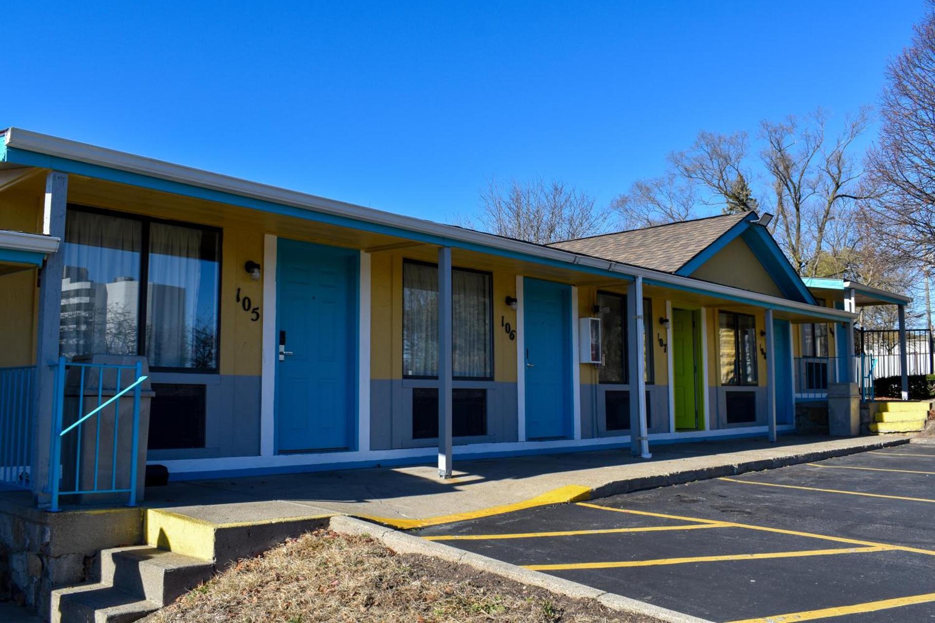 Rodeway Inn Auburn Hills - Detroit photo 19