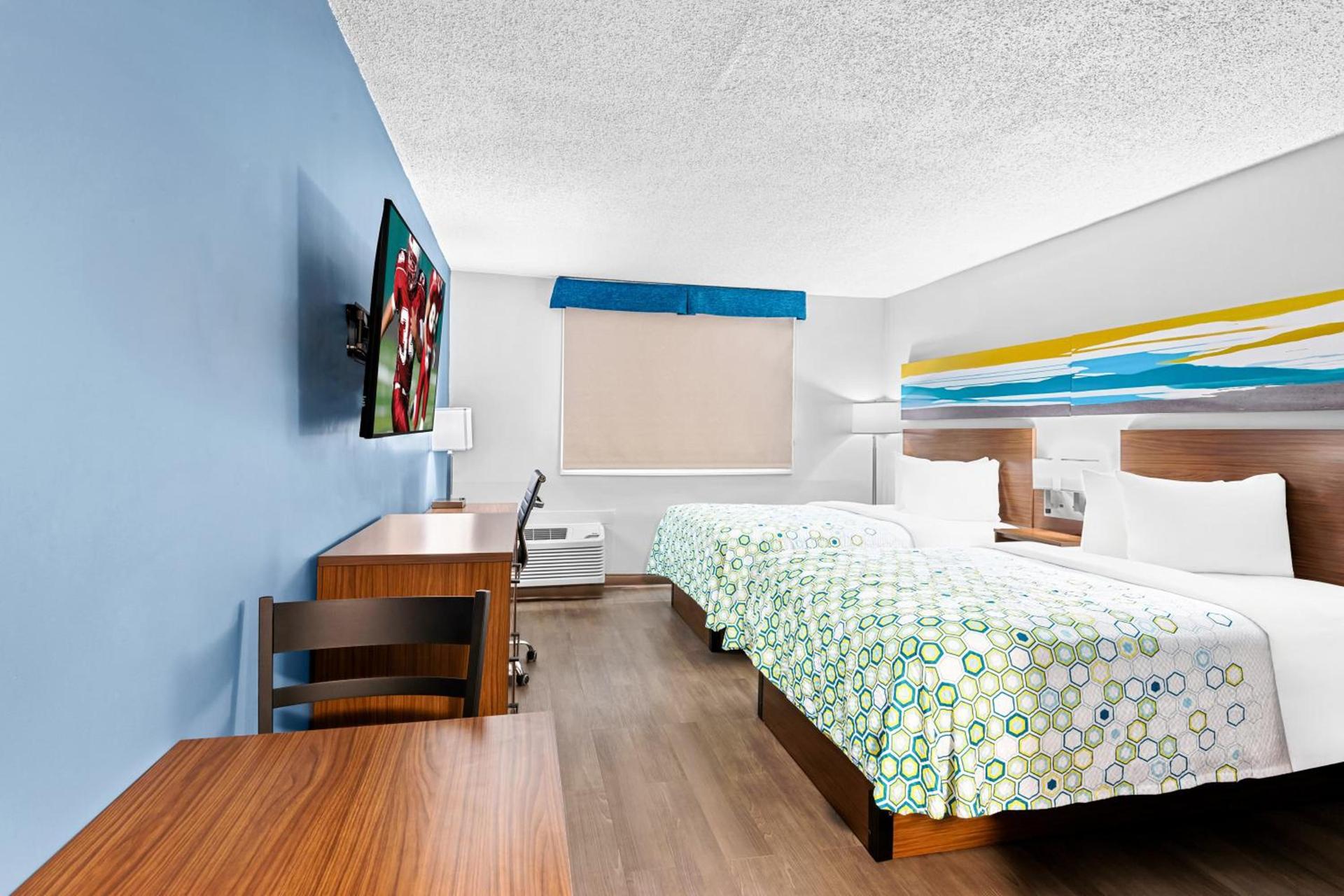 HomeTowne Studios by Red Roof & Conference Center Cortland photo 43