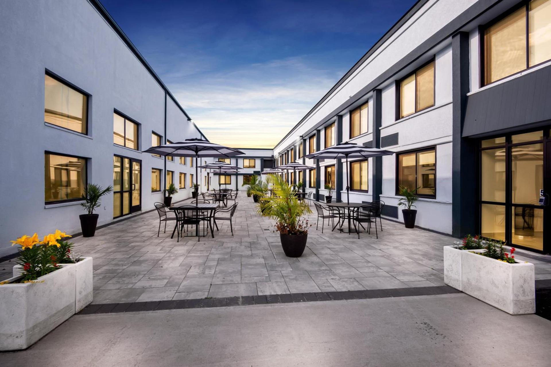 HomeTowne Studios by Red Roof & Conference Center Cortland photo 17