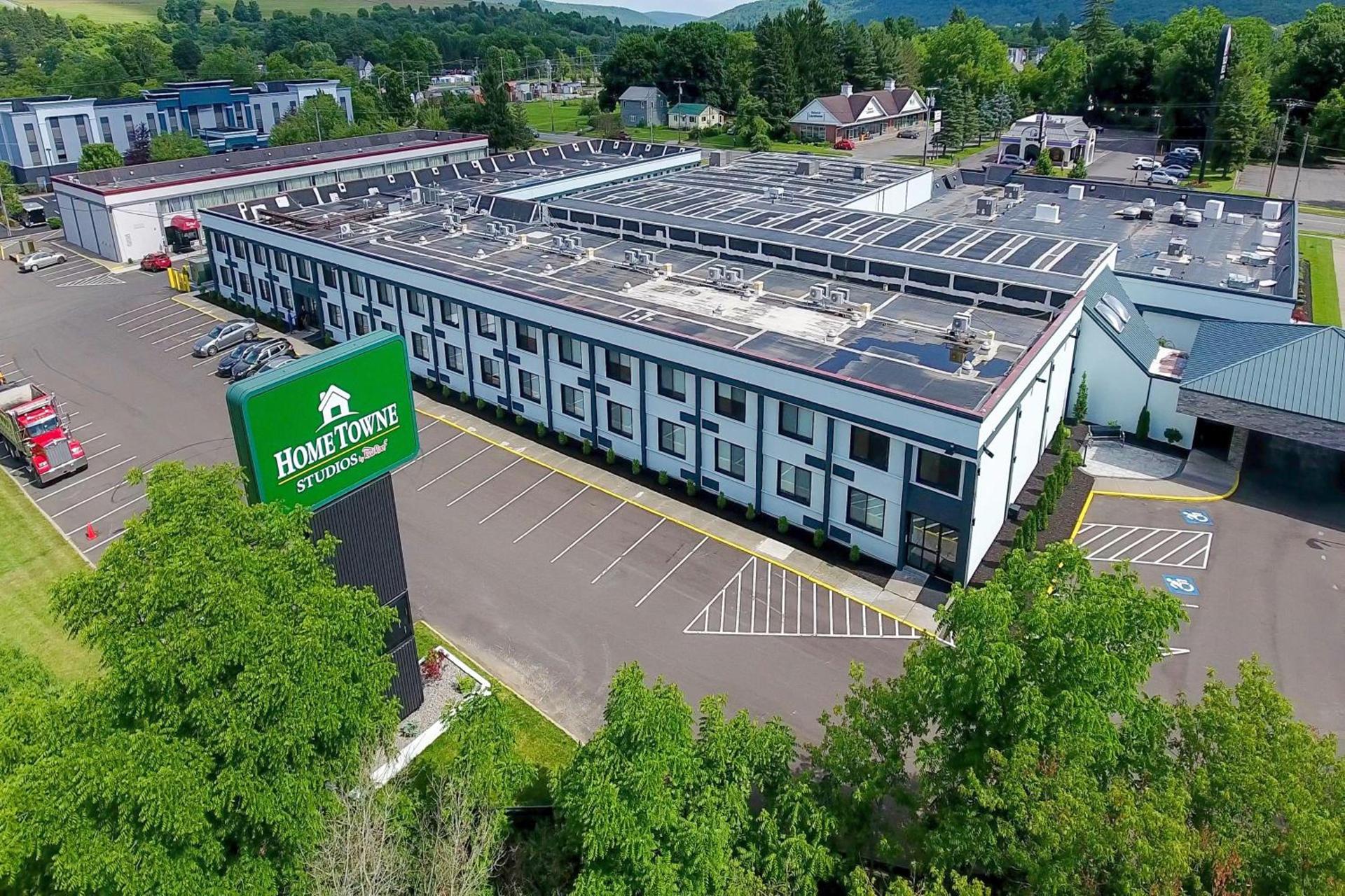 HomeTowne Studios by Red Roof & Conference Center Cortland photo 12